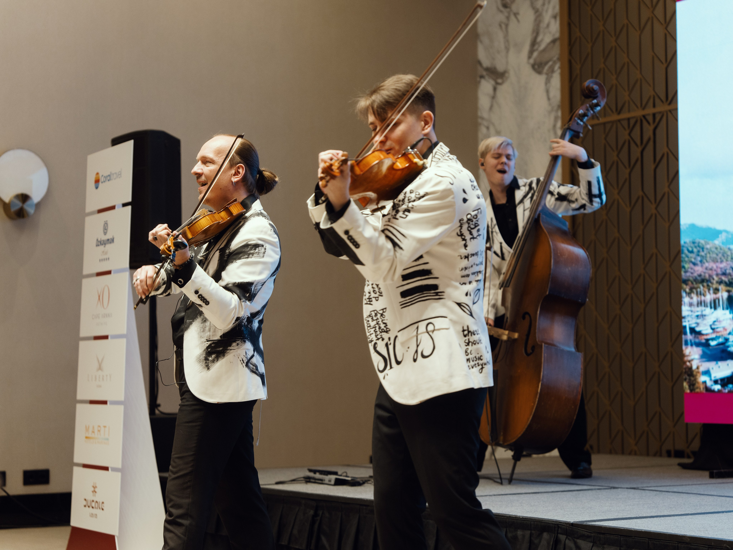 Coral Travel (road show). ФОТОГРАФ ИВАН СЕЛИВАНОВ