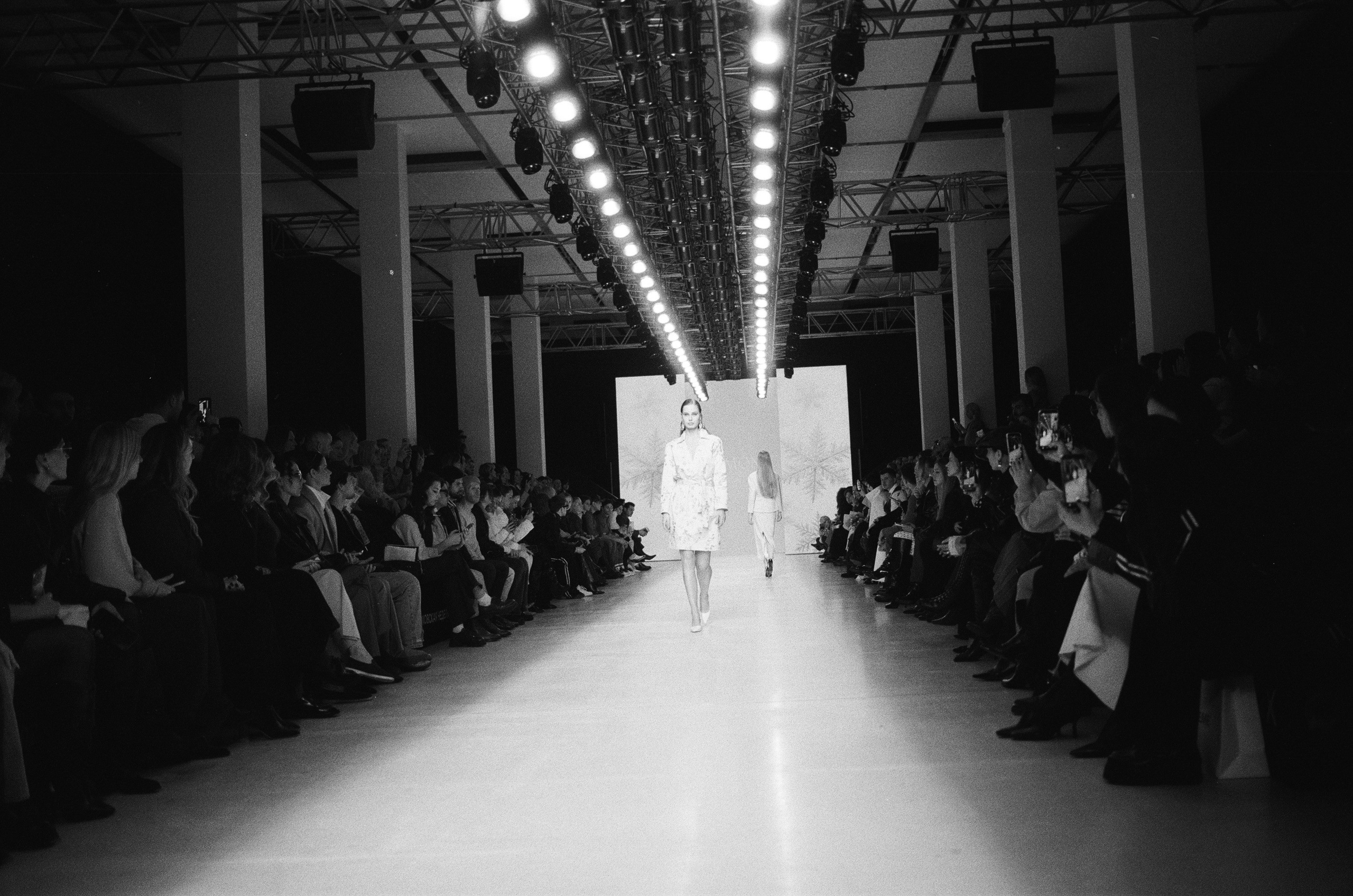 День 3. Плёночный фотограф Москва, Саша Звук