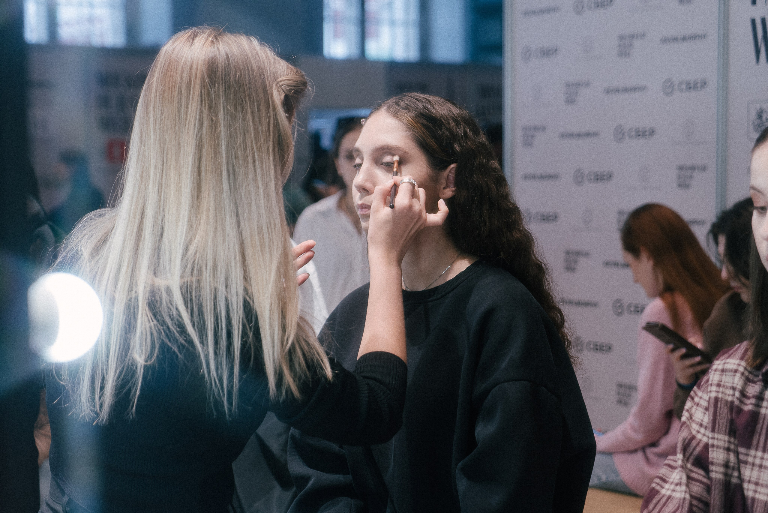 MFW backstage. Фотограф Владимир Тришин