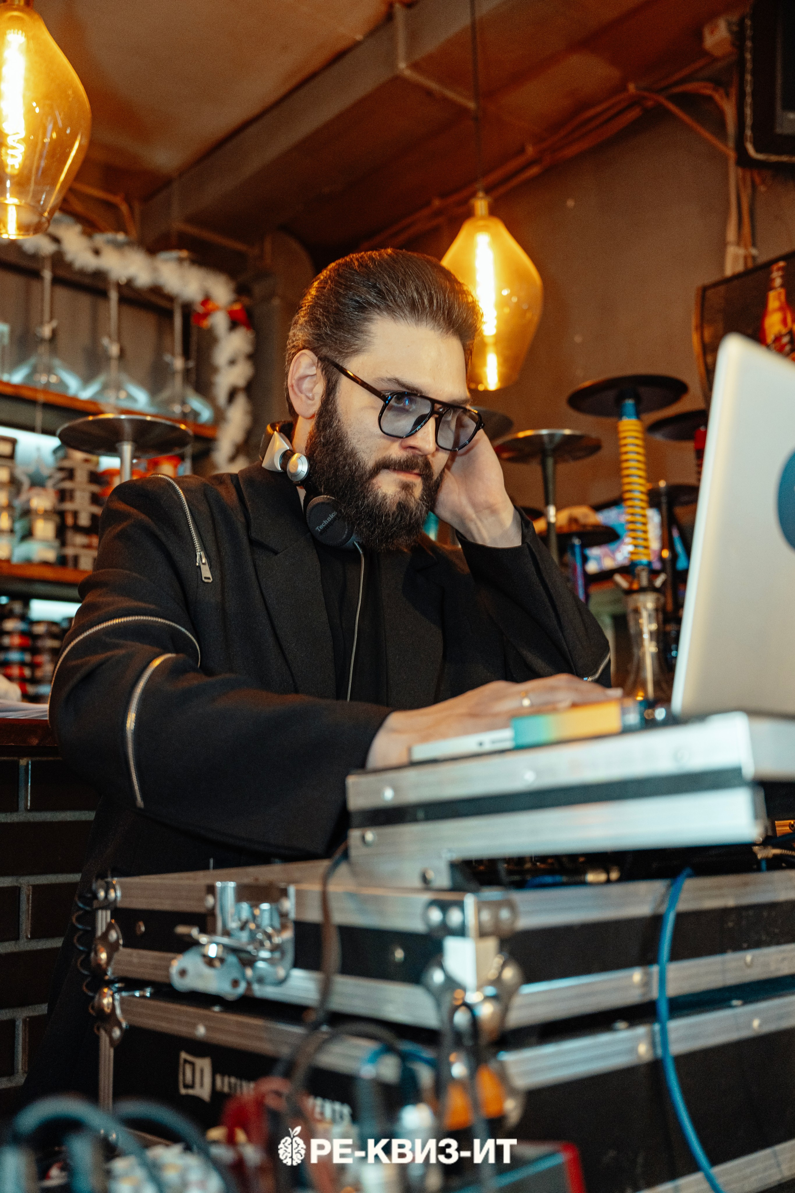 Реквизит — квиз в Зеленодольске и Волжске ZR cafe. Свадебный фотограф в Казани, и Зеленодольске Радик Мухаметов