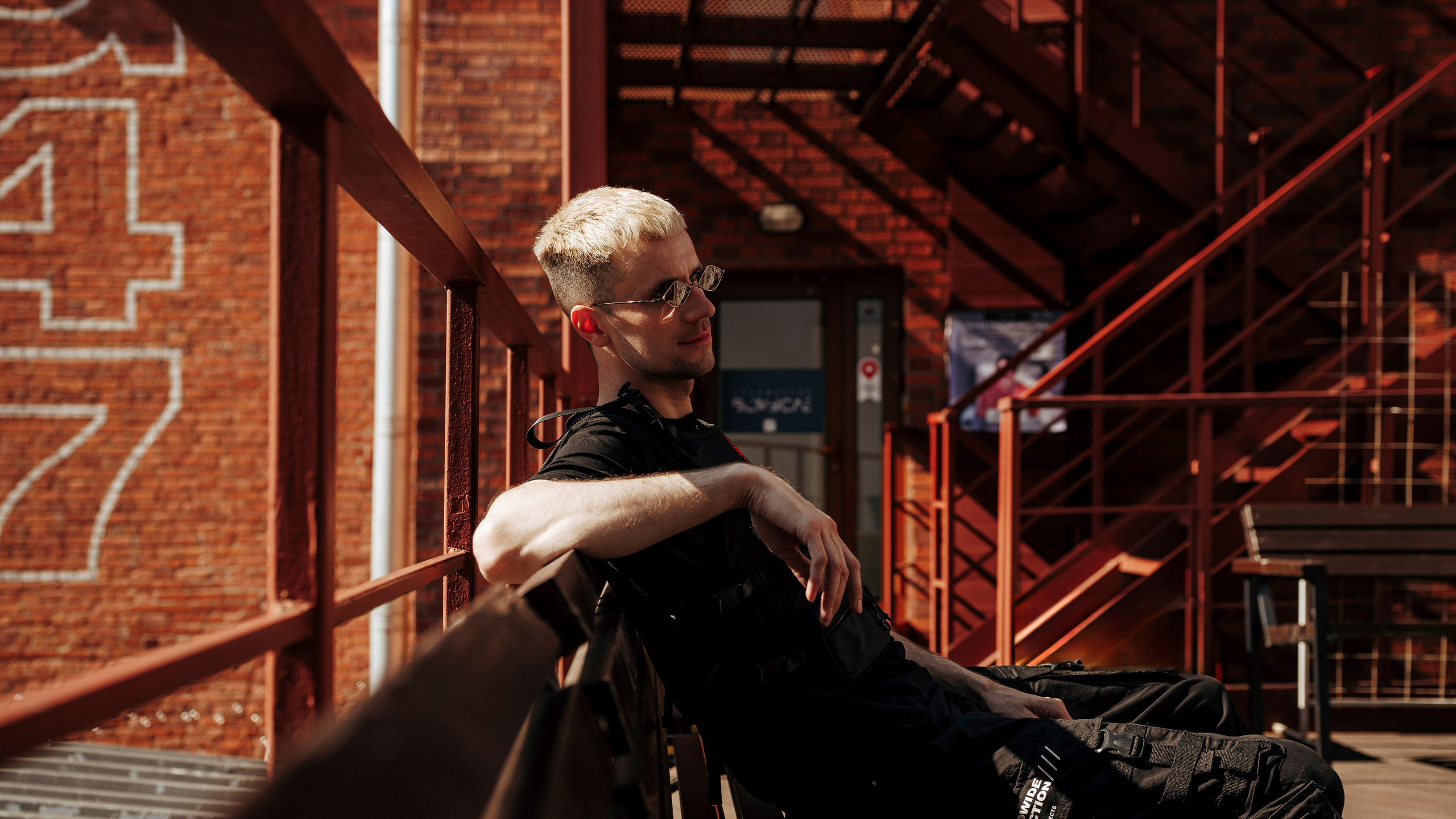 Мужская фотосессия в пространстве G47, на мотоцикле в Невской ратуше и в фотостудии «Art Place». Профессиональный фотограф в Санкт-Петербурге Александр Волосенцев