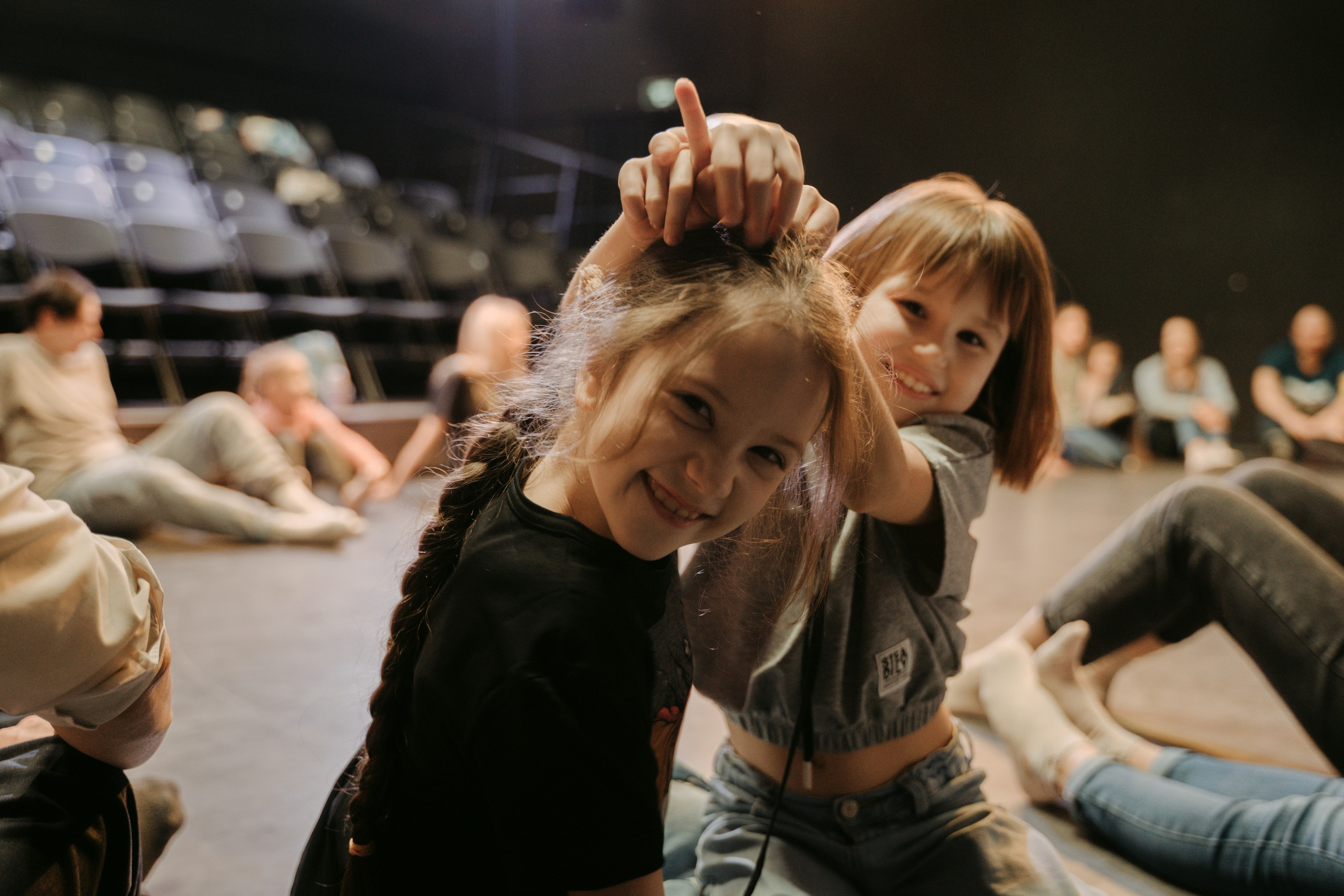 Дети танцуют // моң. Главная