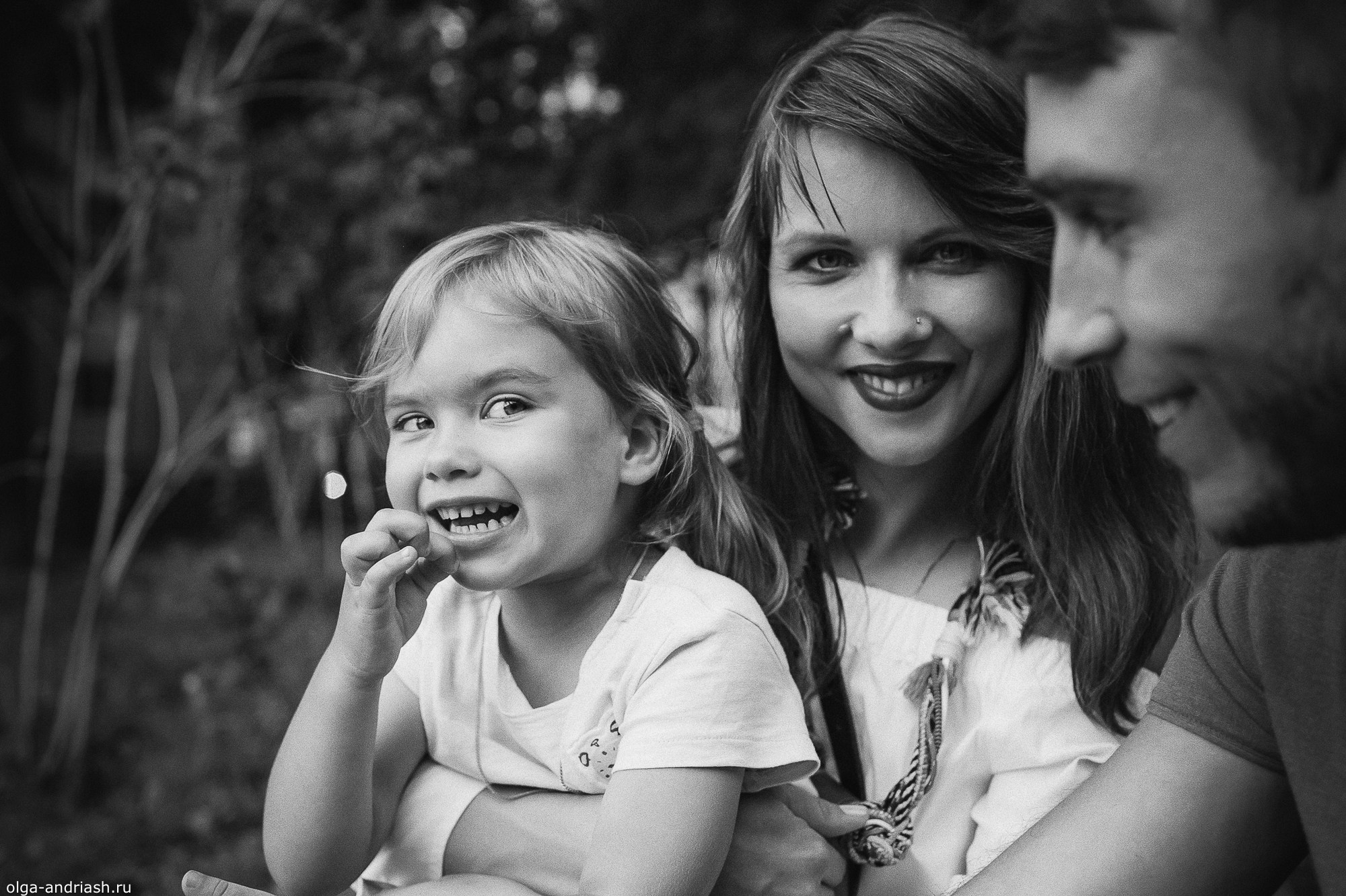 Прогулки на Патриарших прудах. Семейный, портретный и свадебный фотограф в Санкт-Петербурге и Москве