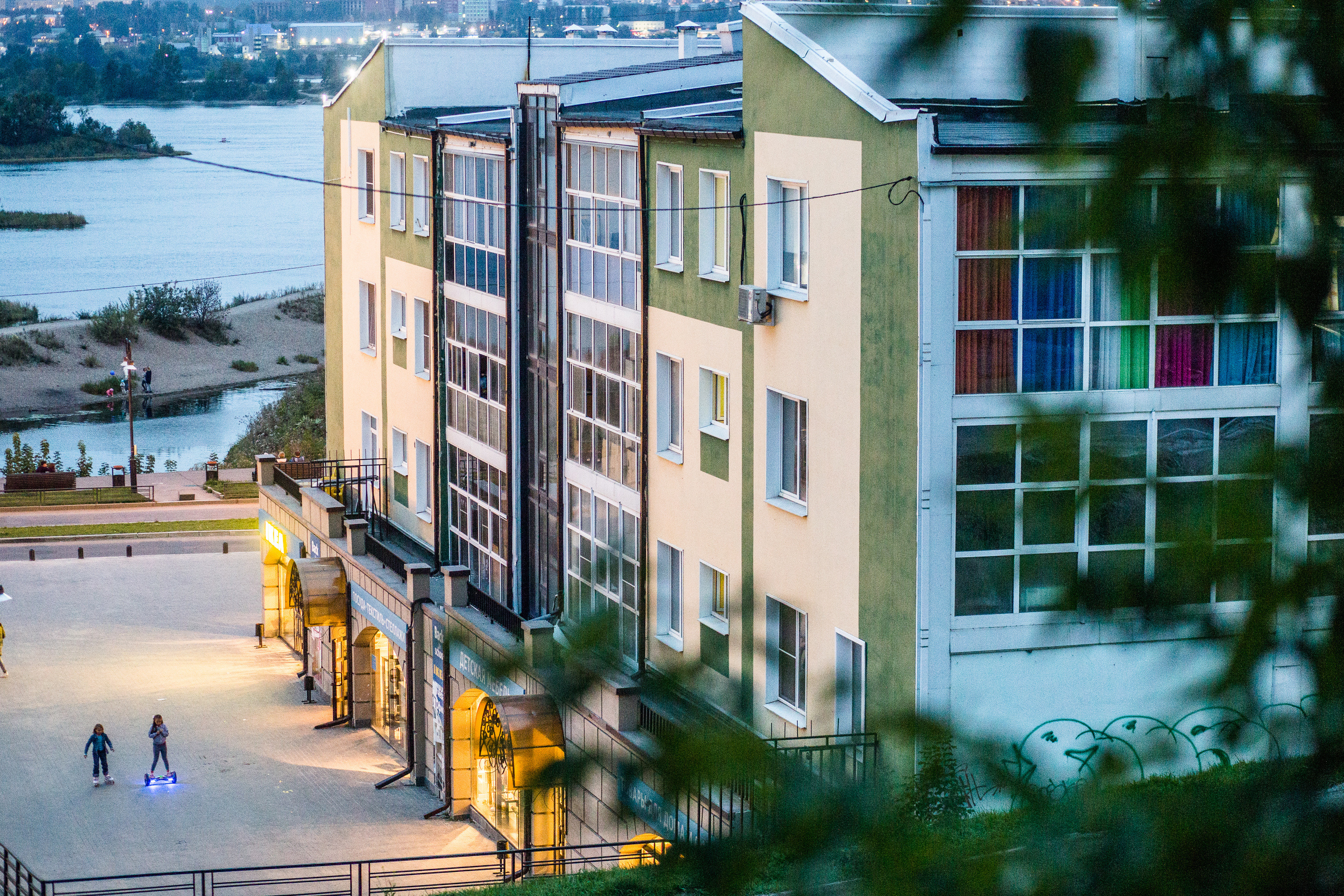 Верхняя набережная. Антон Климов, документальный фотограф, Иркутск