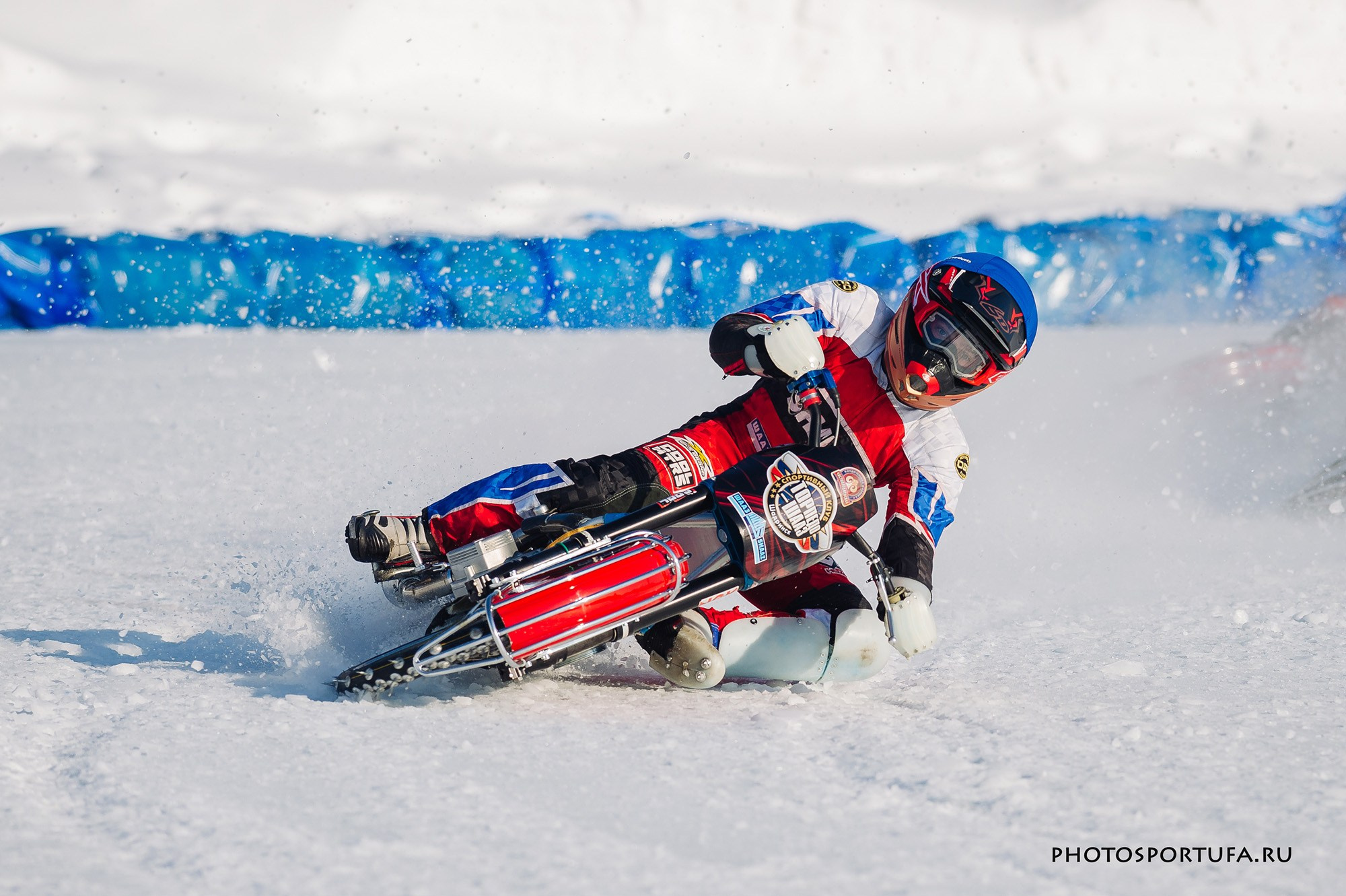 Мотогонку на льду. Спортивный фотограф в Уфе Евгений Буров
