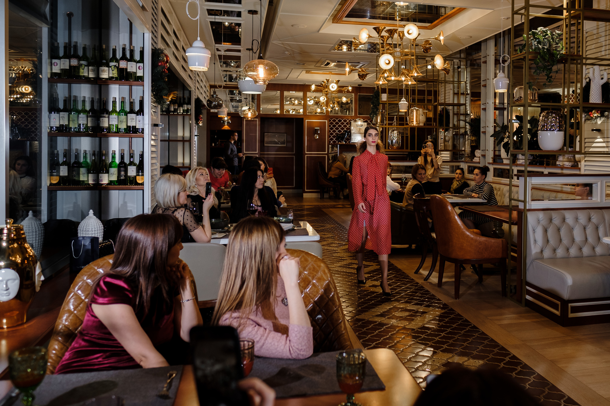 Показ одежды Наны Миносян. Семейный фотограф в Анапе Валерий Скурыдин