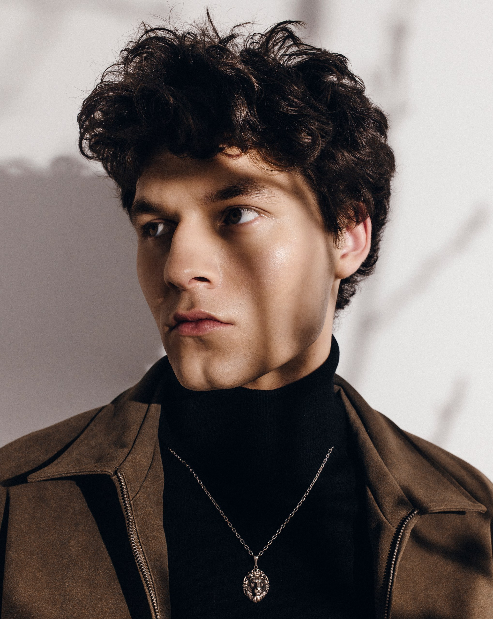 8 образов куртка. Лев Лекомцев модель