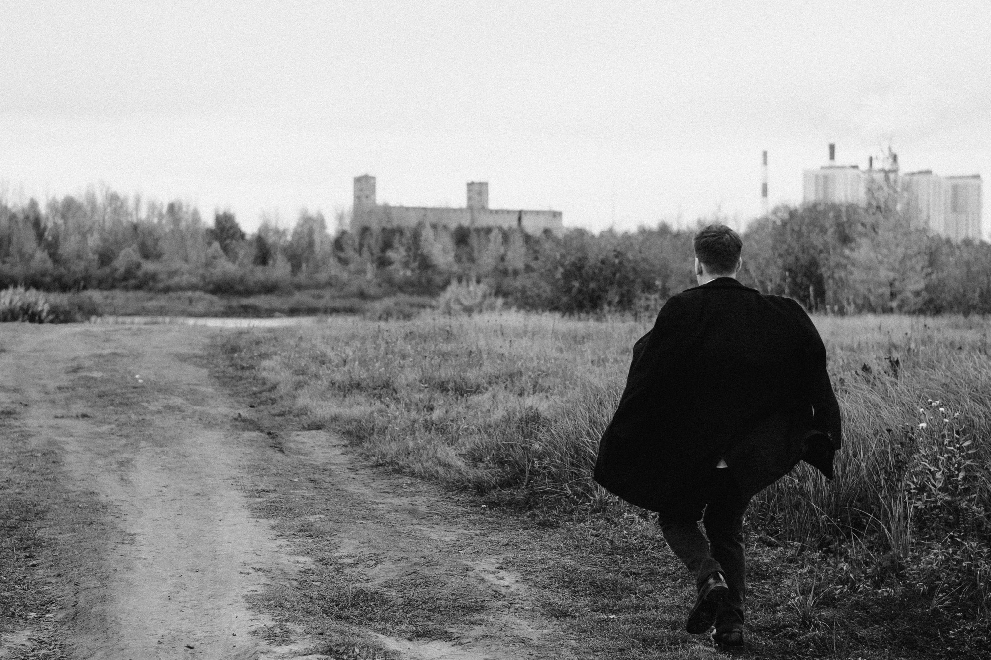 Мужская портретная фотосессия в Гагаринском парке Тюмени | Фотограф Дарья Мустафина. Портретный фотограф Тюмень Дарья Мустафина