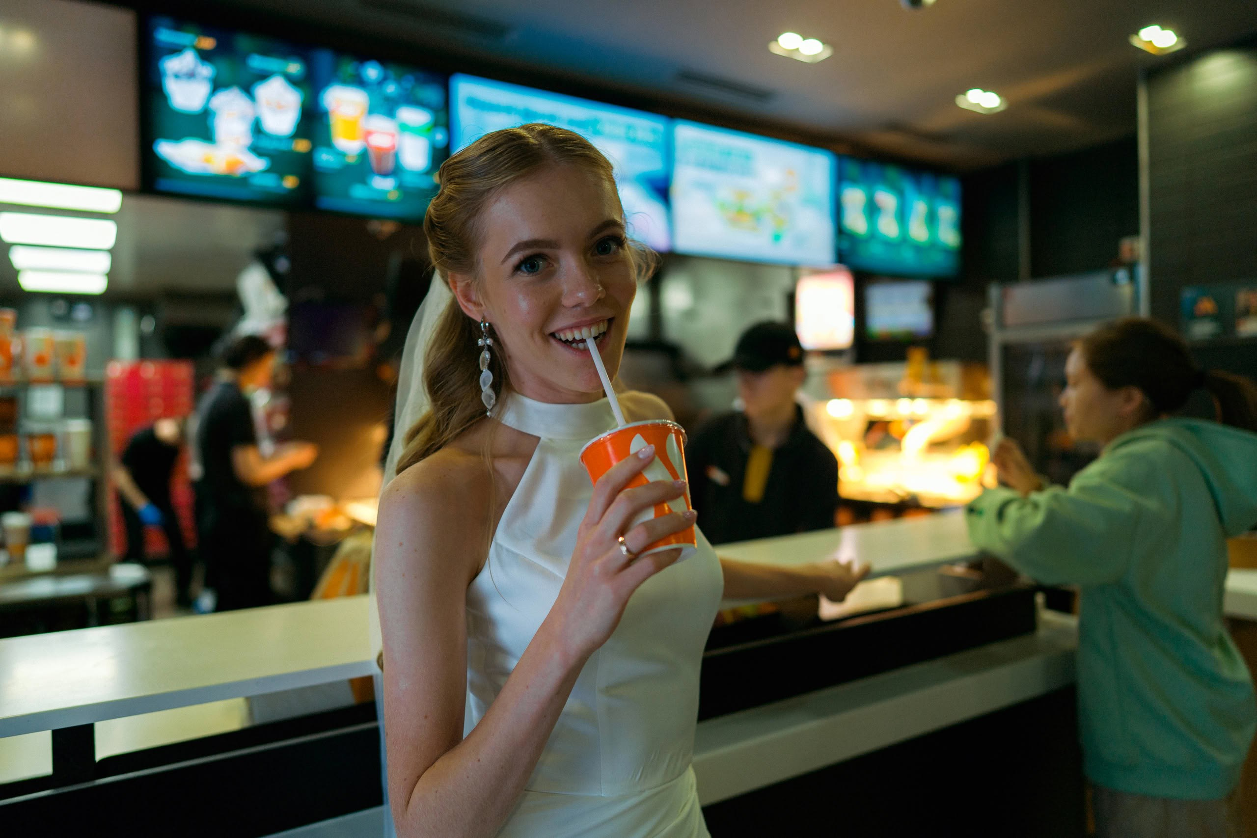 Арина и Илья — свадьба в Петербурге, цифра и плёнка. Свадебный фотограф Дмитрий Родионов — Санкт-Петербург и Ленинградская область