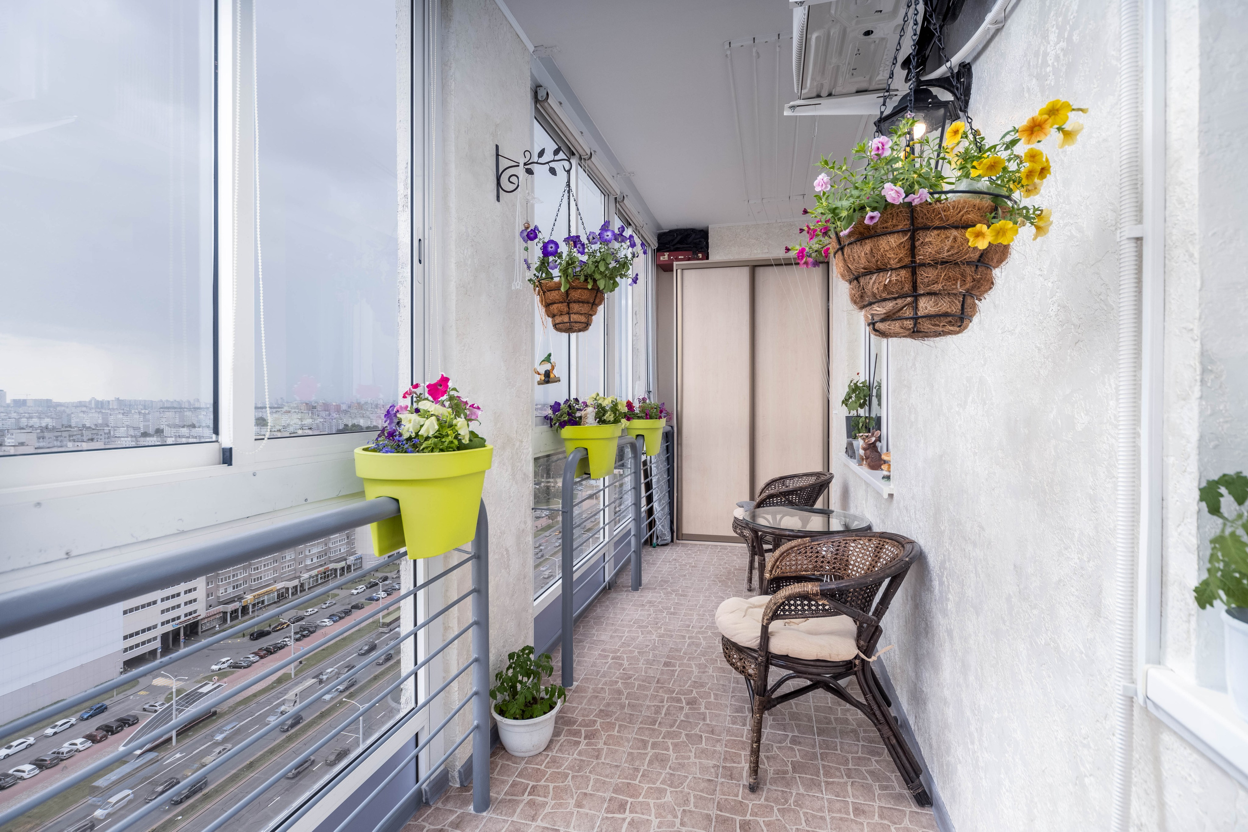 Фото интерьера лоджии в квартире-студии в Минске рядом с метро Малиновка