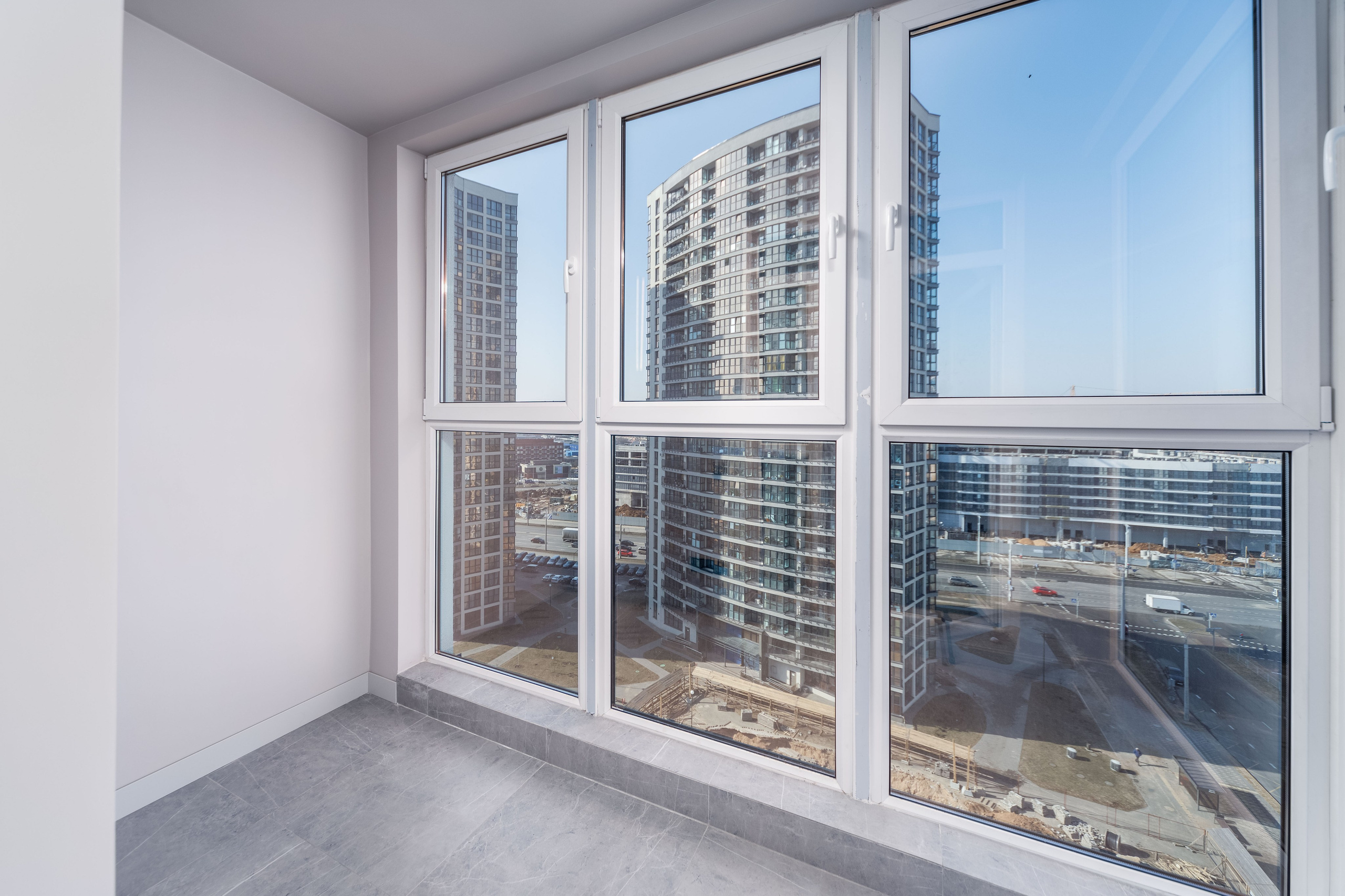 Фото интерьера видовой лоджии в трехкомнатной квартире в ЖК Минск Мир