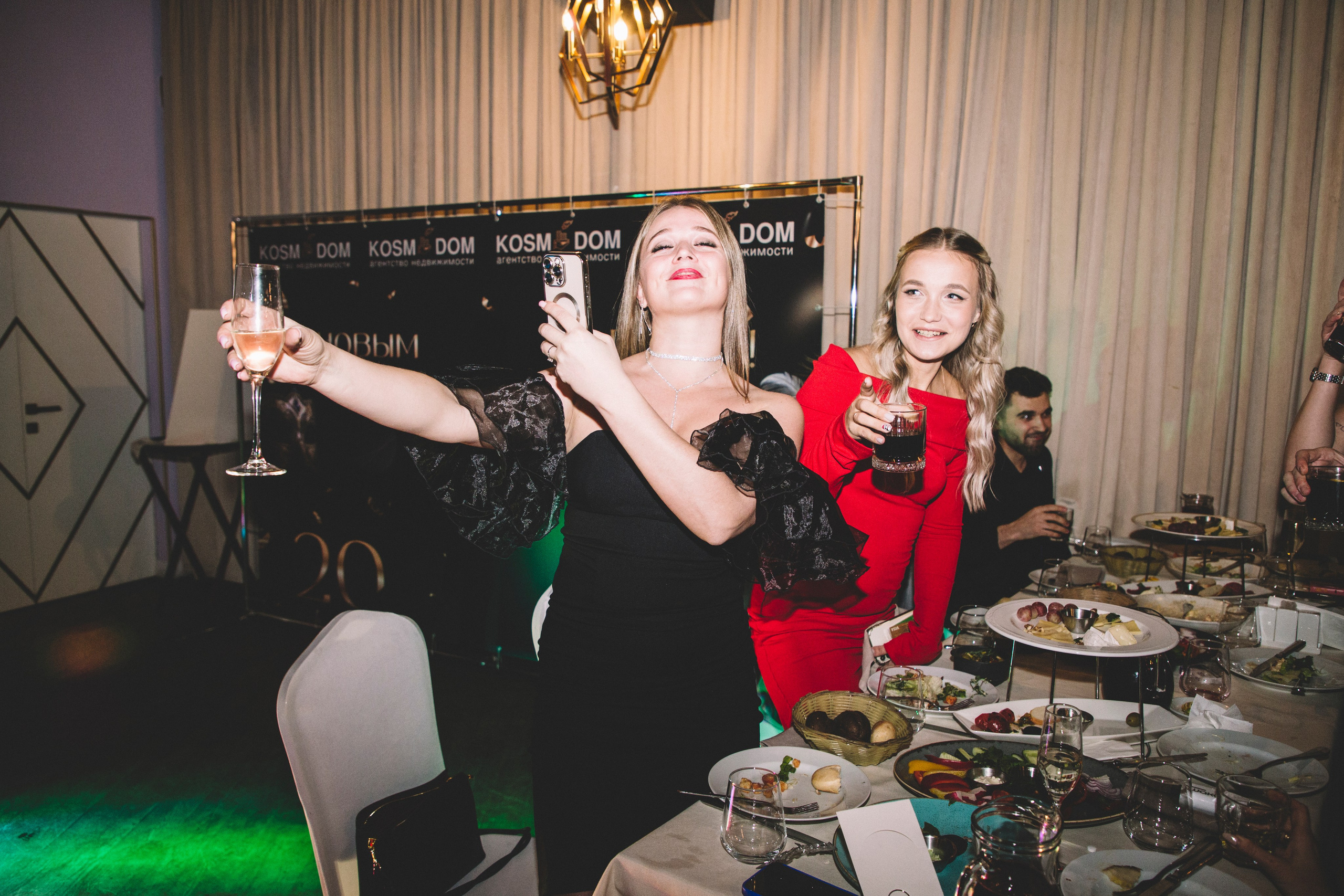 KOSMODOM. Портретный и свадебный фотограф Даня Похватова