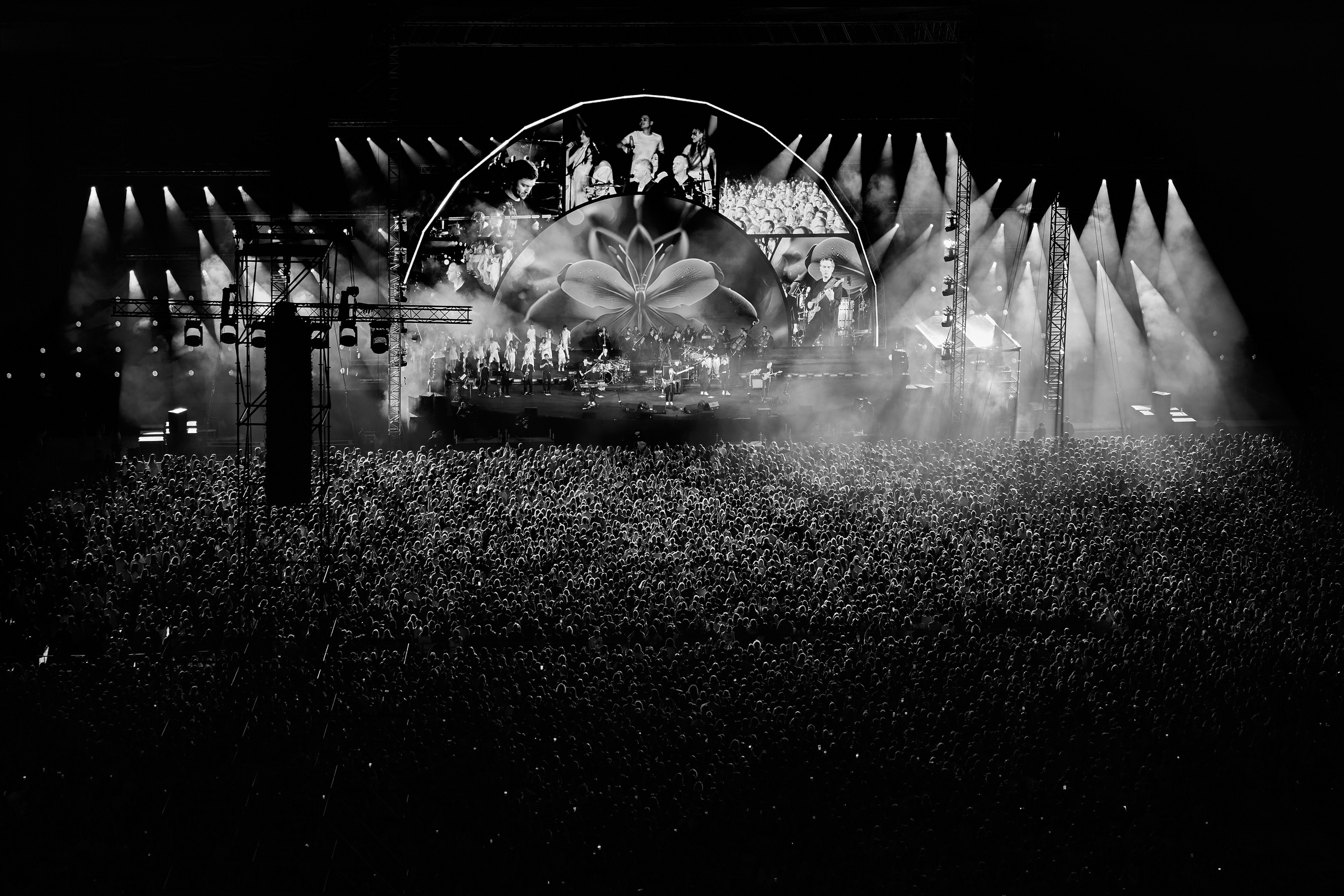 Концерт Леонида Агутина в Казани. Спортивный репортажный фотограф Казань Нафис Сиразетдинов