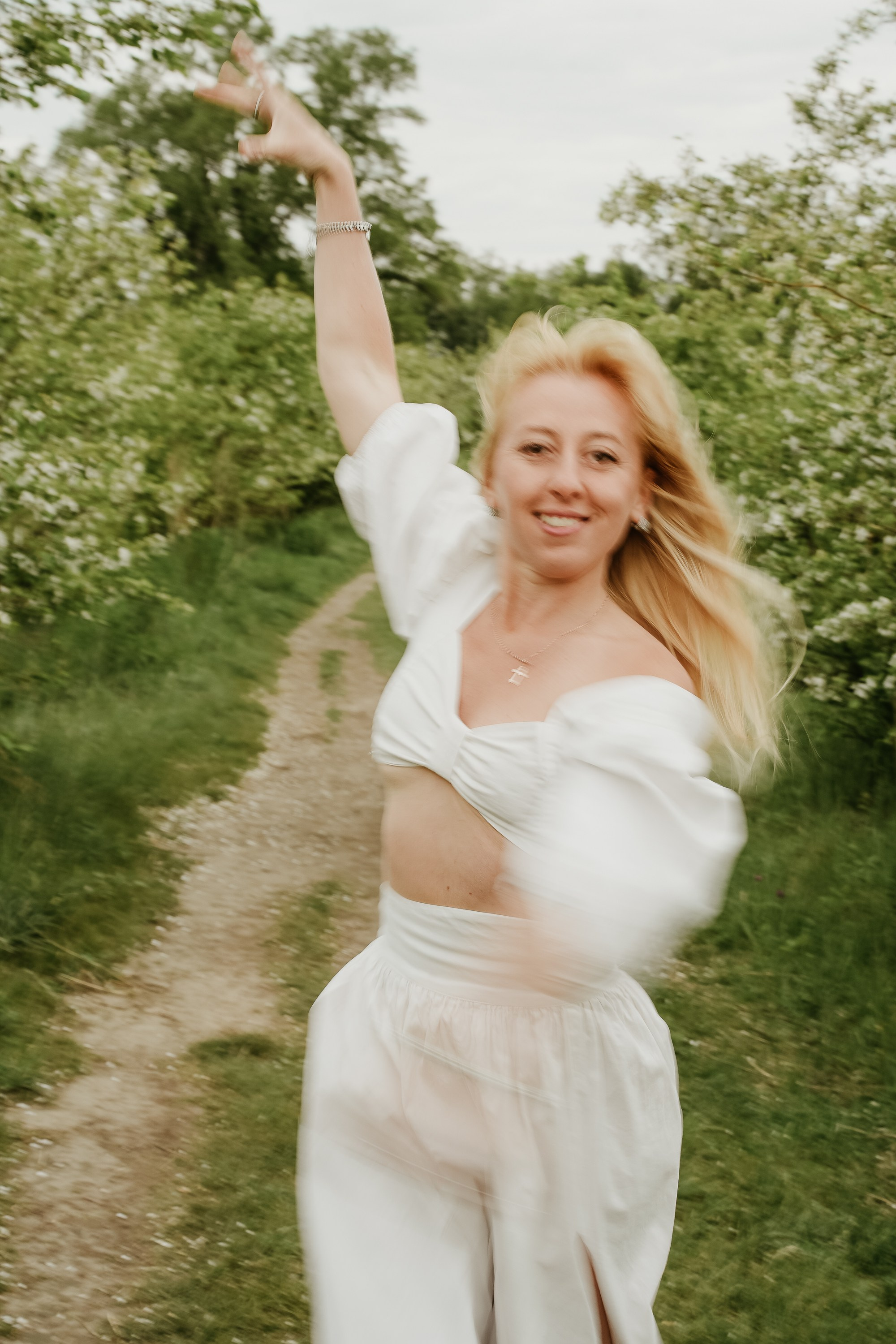 Фотосессия в цветущих яблонях. Фотограф Анна Герман. Красноярск