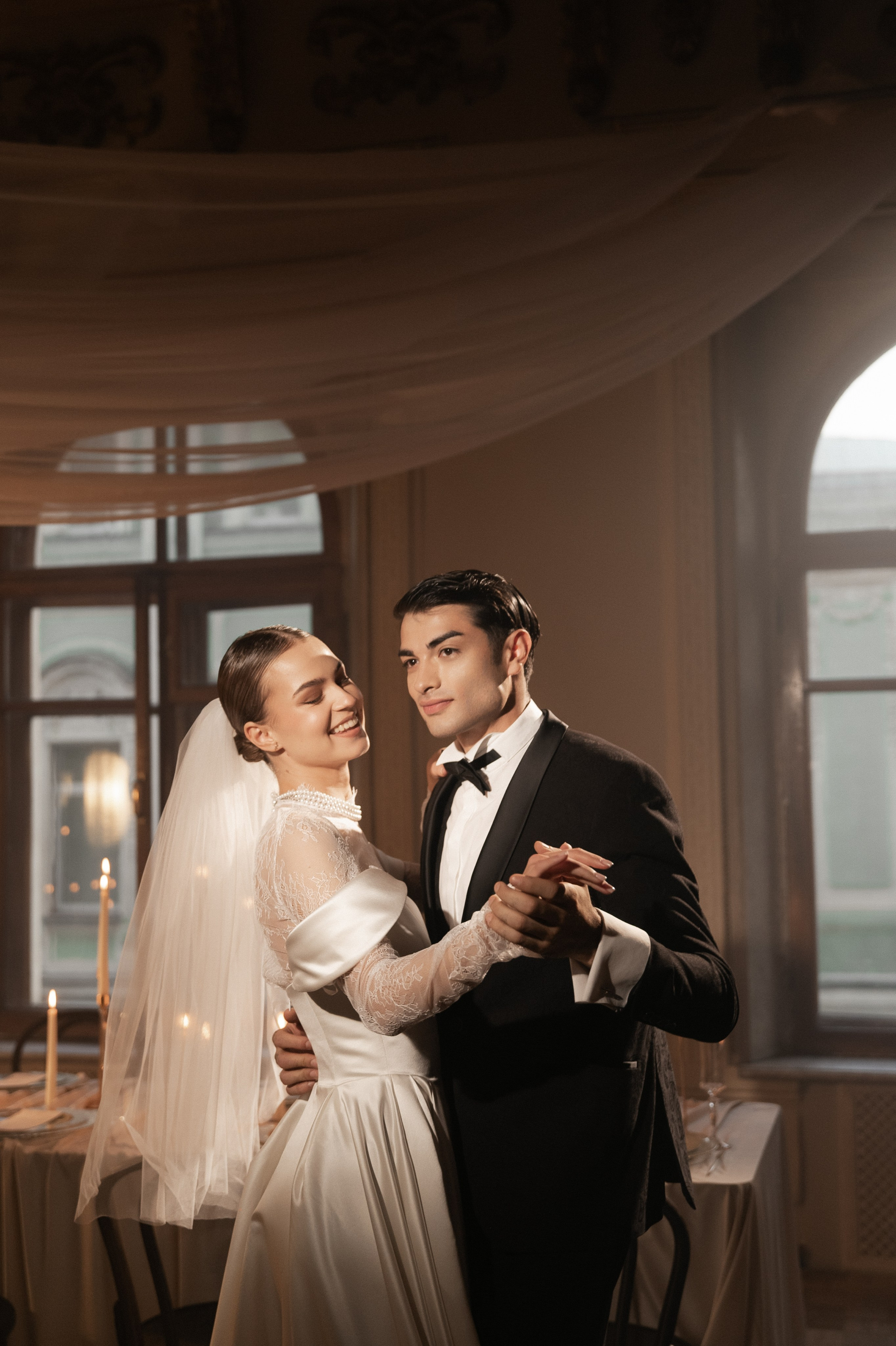 Камерный свадебный ужин при свечах в старинном особняке в фотостудии 21. Kult. Ярослава Ерина — свадебный фотограф в Москве