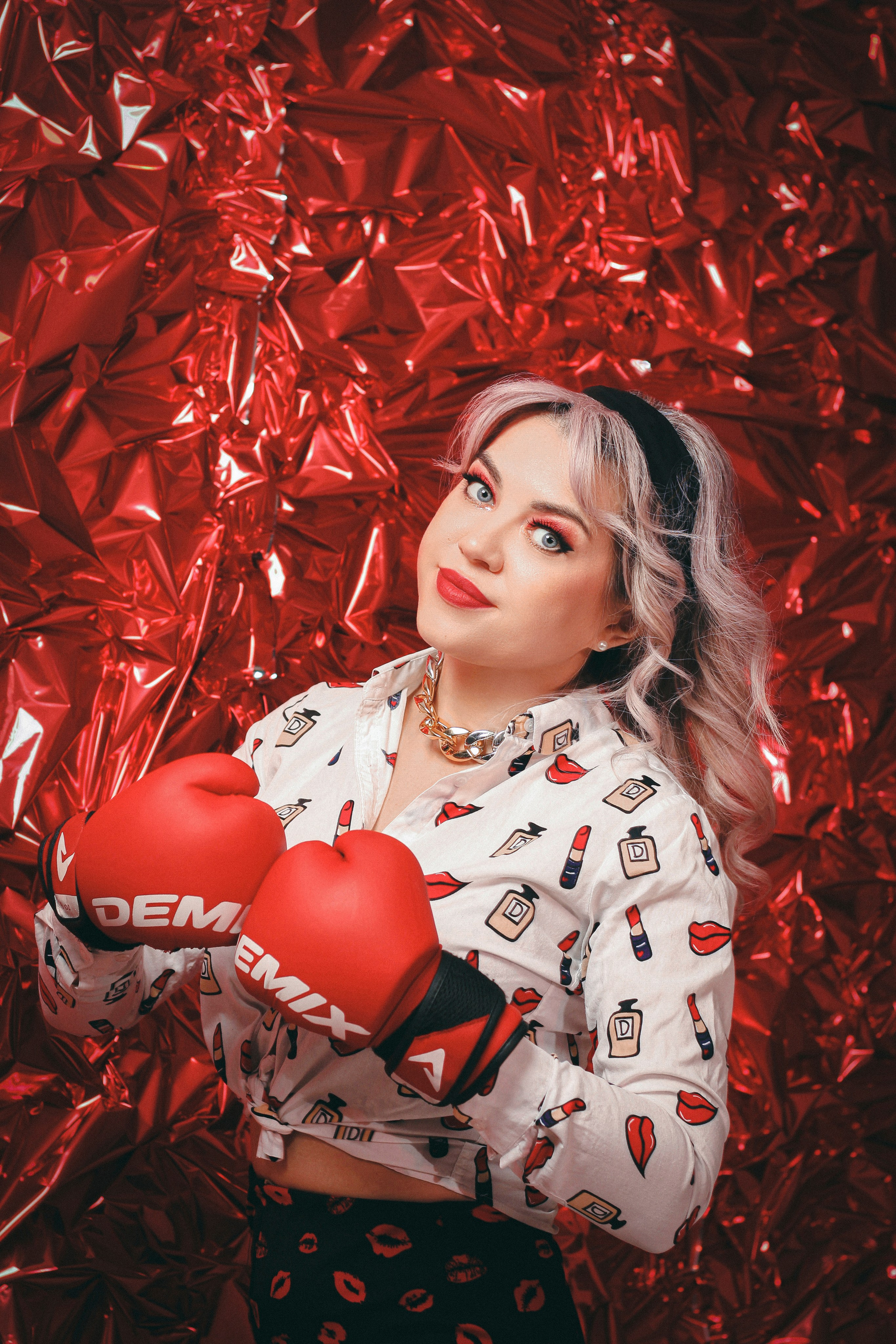 Девушка в красном. Фотограф Красноярск