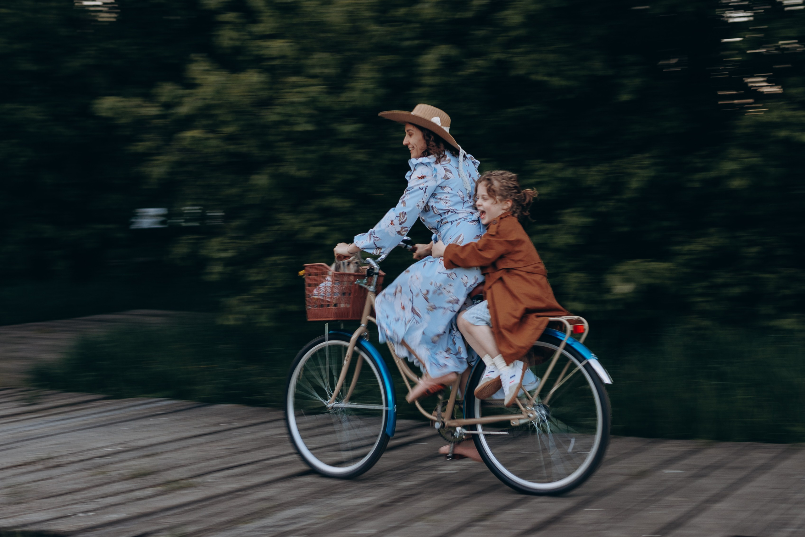 Прогулка с Юлией и Сэми в Ленинских горках. Семейный, женский фотограф Москве Лиза Лутцева