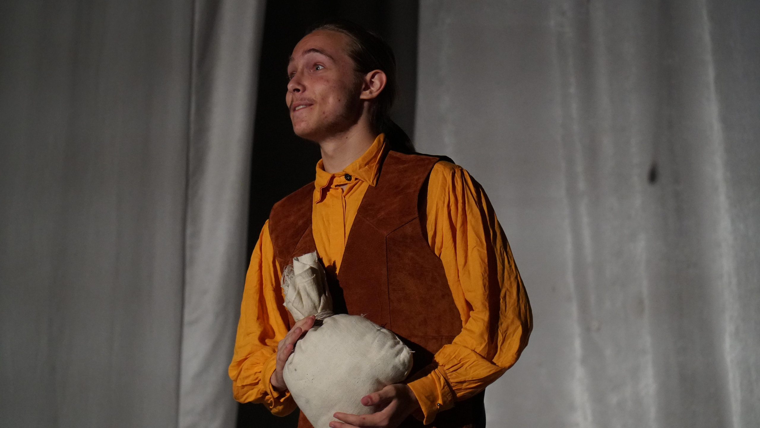 Спектакль «Тот самый Мюнхгаузен» по пьесе Г.Горина. Видеооператор Андрей Сапенок