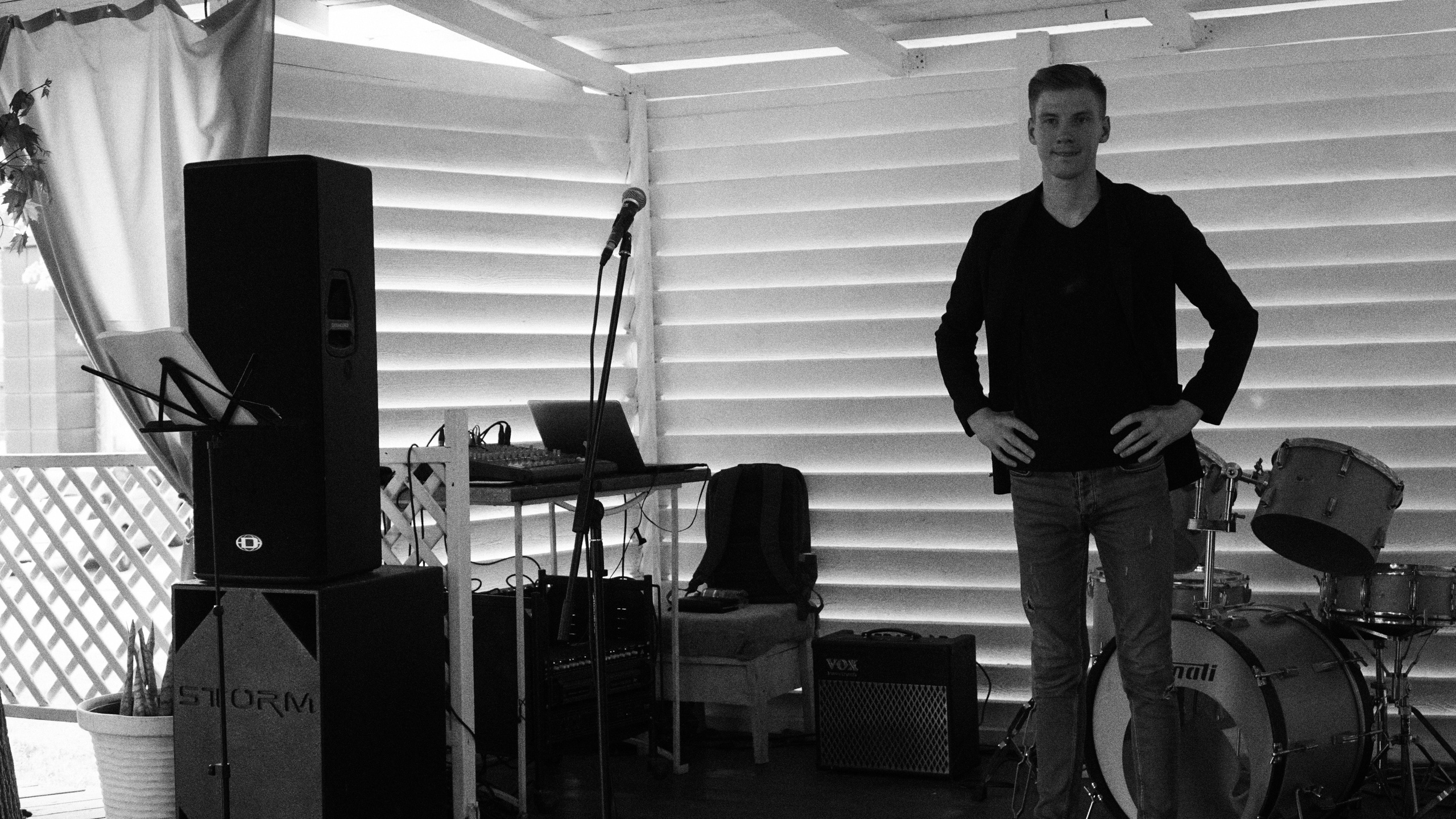 Антон Зимин в Кинокофейне им. Ханжонкова | Стендап — Донецк. Видеооператор Андрей Сапенок