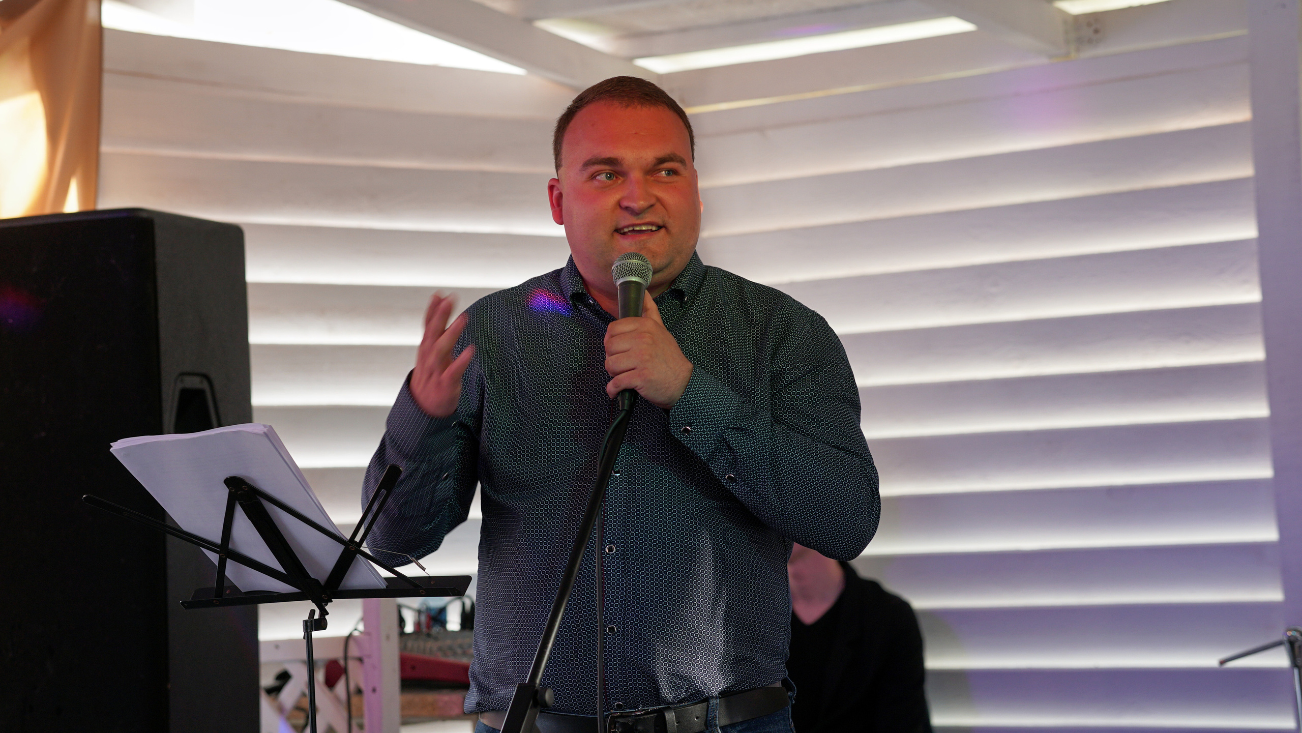 Антон Зимин в Кинокофейне им. Ханжонкова | Стендап — Донецк. Видеооператор Андрей Сапенок