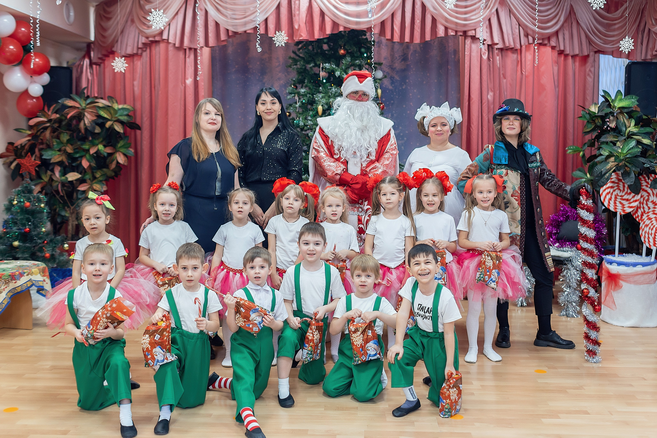 Утренник_"Карамельная фабрика» 2024. Семейный фотограф в Санкт-Петербурге