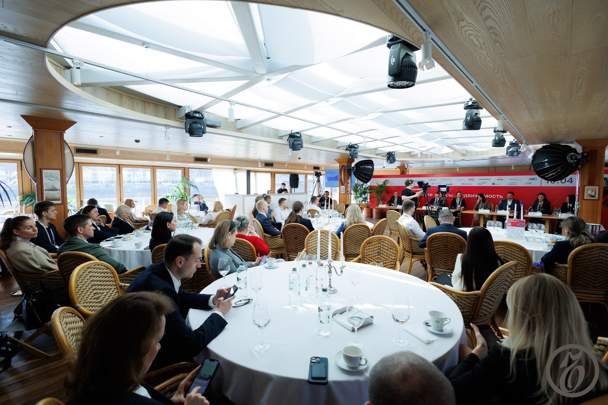 Бизнес завтрак. Фотограф Дмитрий Елисеев