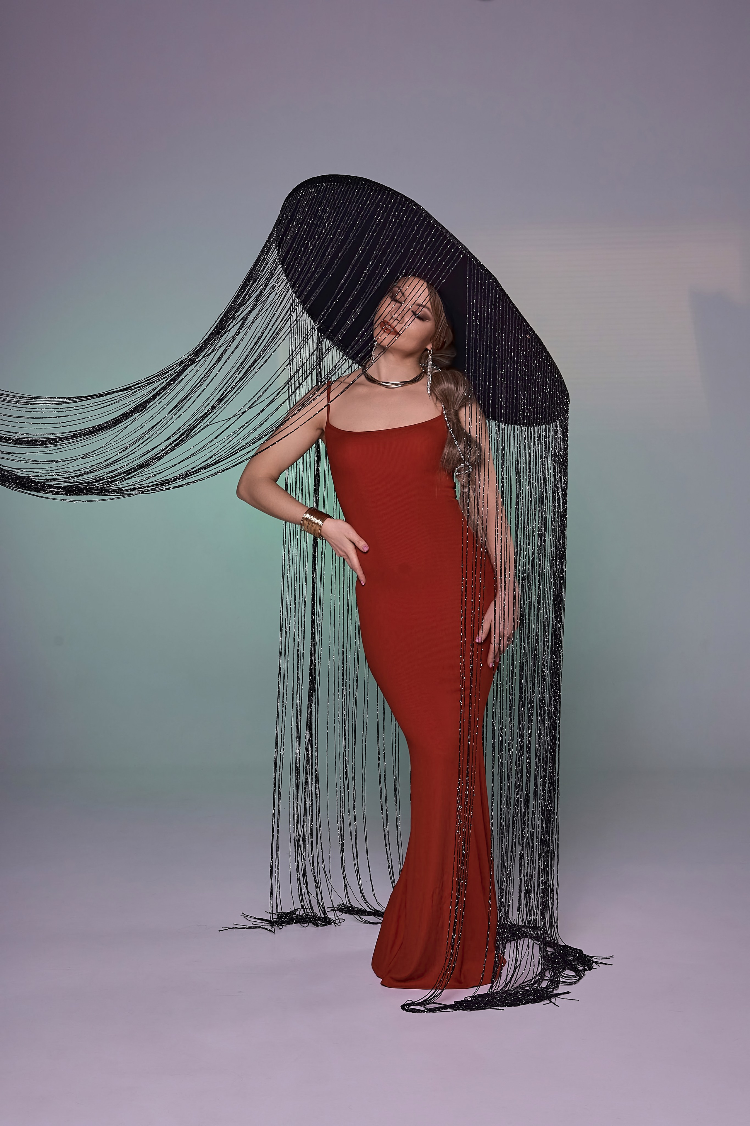 Портретная студийная фотосессия в шикарной шляпе. Семейный и свадебный фотограф в Краснодаре Михеева Светлана