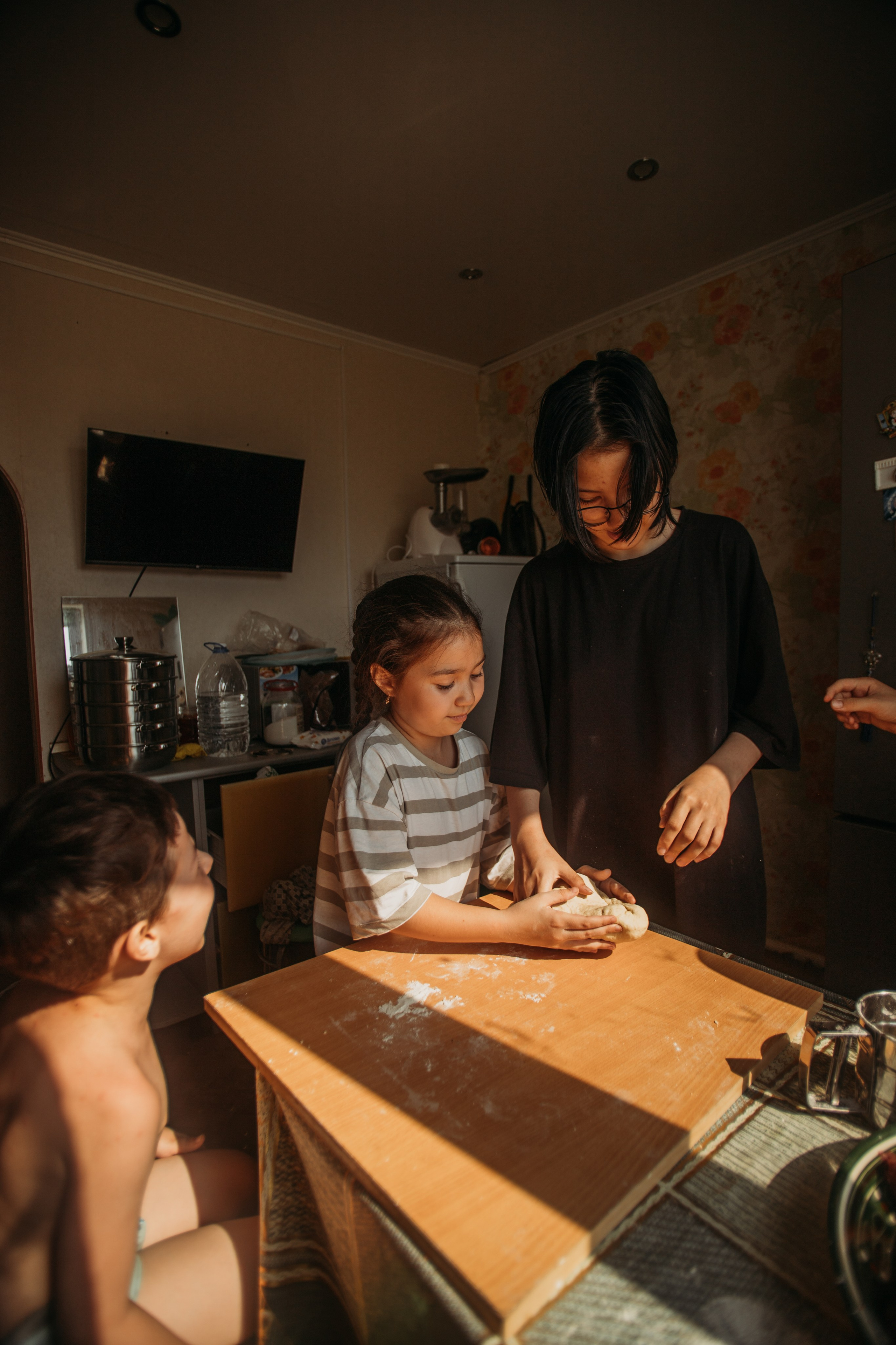 Домашняя фотосессия моей семьи. Венера Гайн. Репортажный фотограф  Тюмень. Обучение фотографии с 0