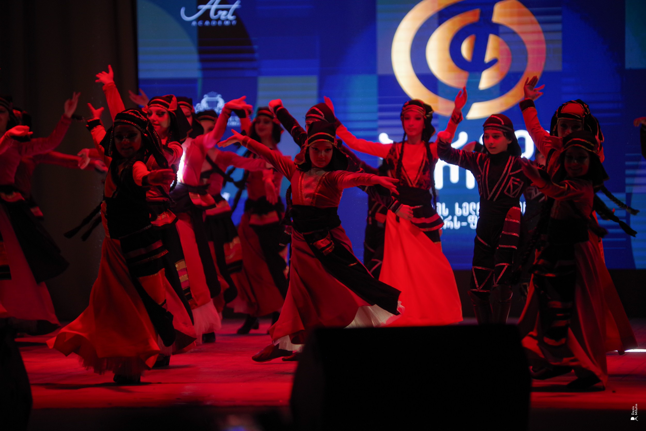 Танцы в Хоби. Портретный фотограф Денис Милютин