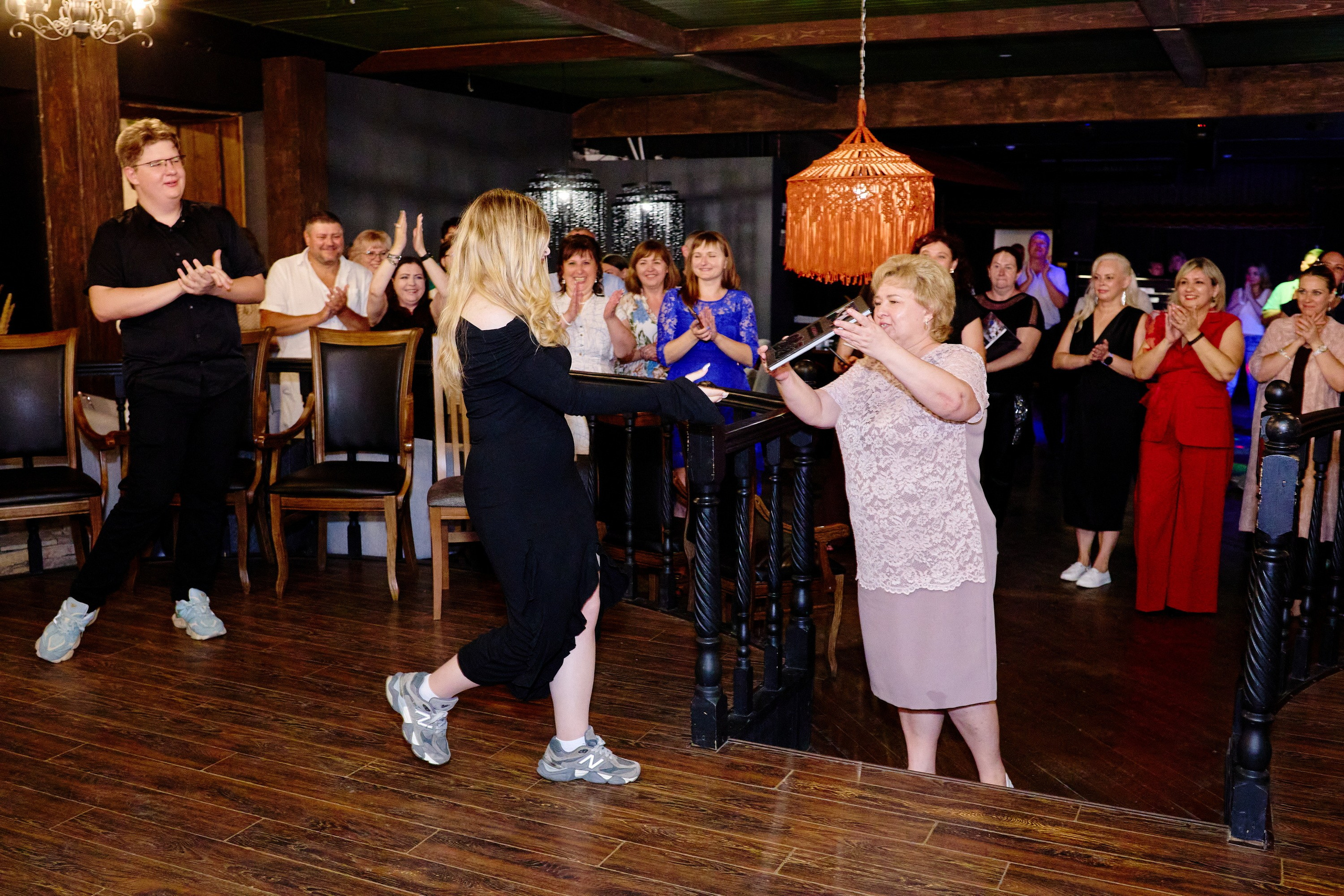 Выпускной 35 Сош. Фотограф Выпускные альбомы Таганрог Сергей Коробченко