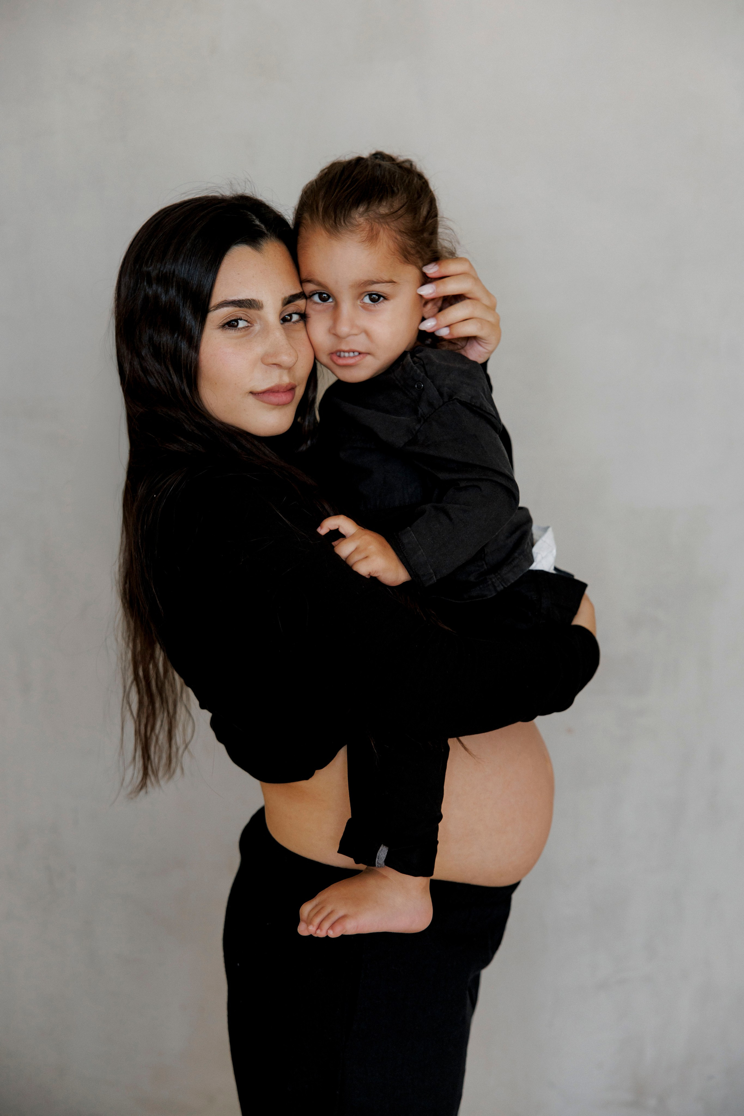 Pregnancy photoshoot inside the Grey Studio. Главная