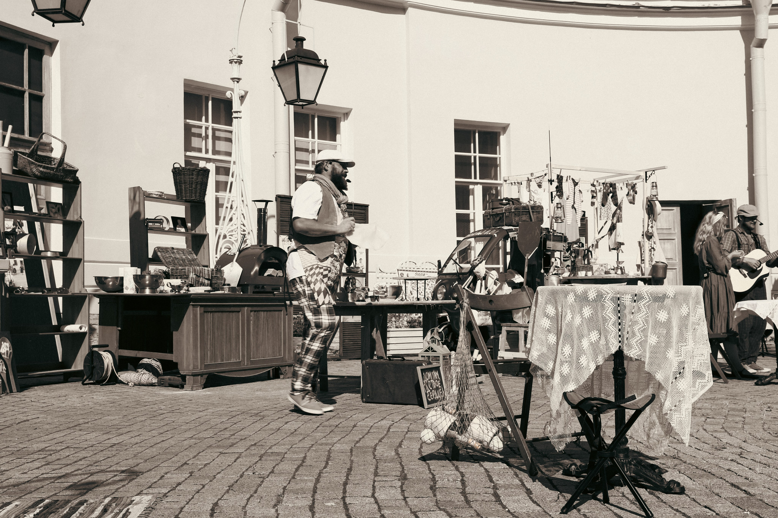 Театр Вкуса, Приключения итальянцев в России