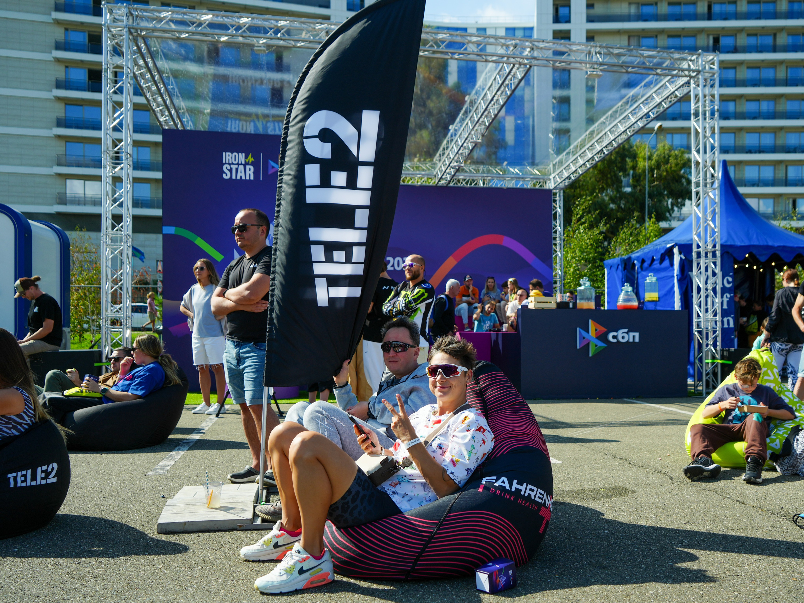 Фотоотчет партнерской интеграции для компании TELE2 на фестивале Ironstar. Репортажный фотограф в Красной Поляне и Сочи Павлюченко Екатерина