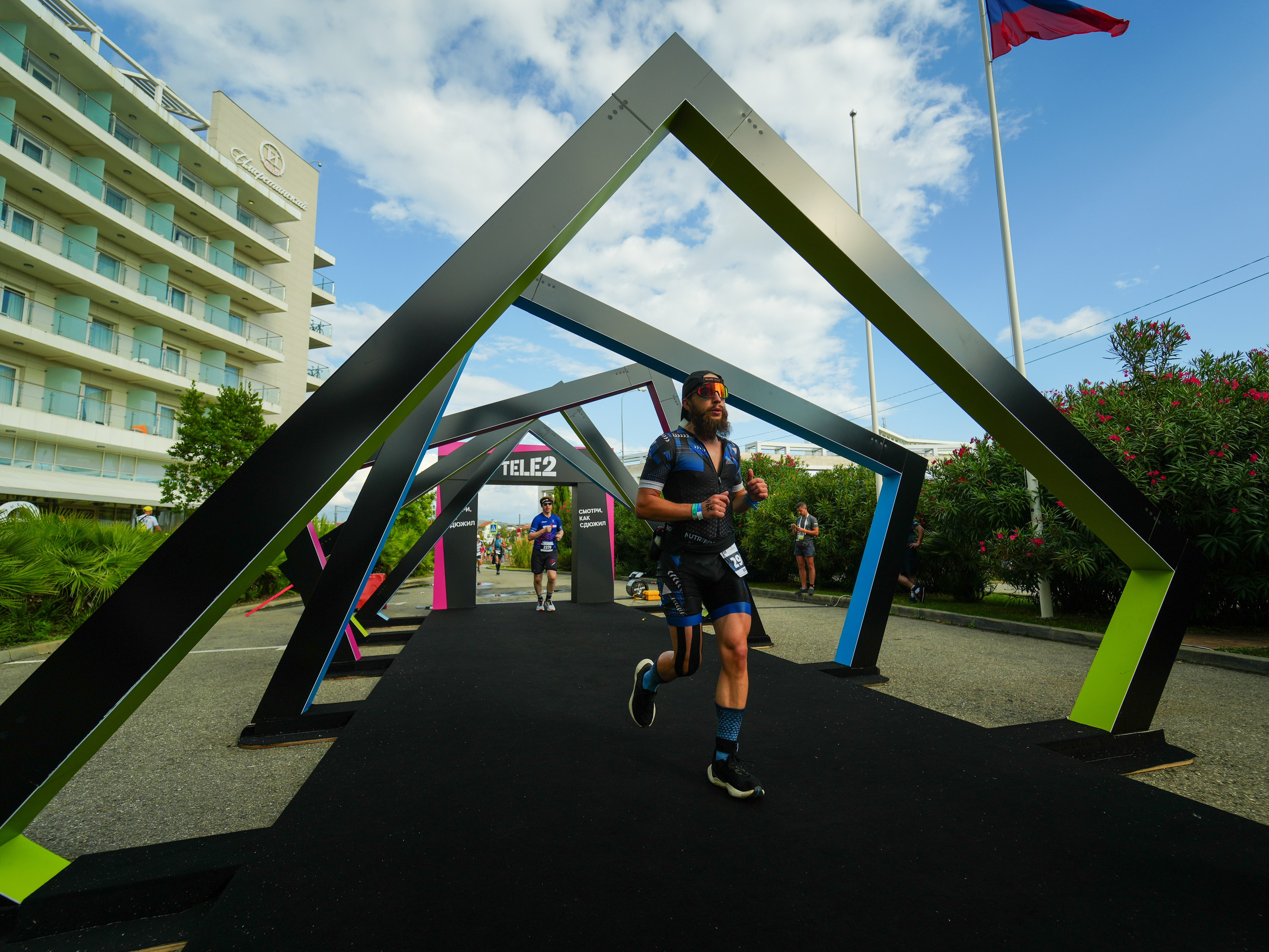 Фотоотчет партнерской интеграции для компании TELE2 на фестивале Ironstar. Репортажный фотограф в Красной Поляне и Сочи Павлюченко Екатерина