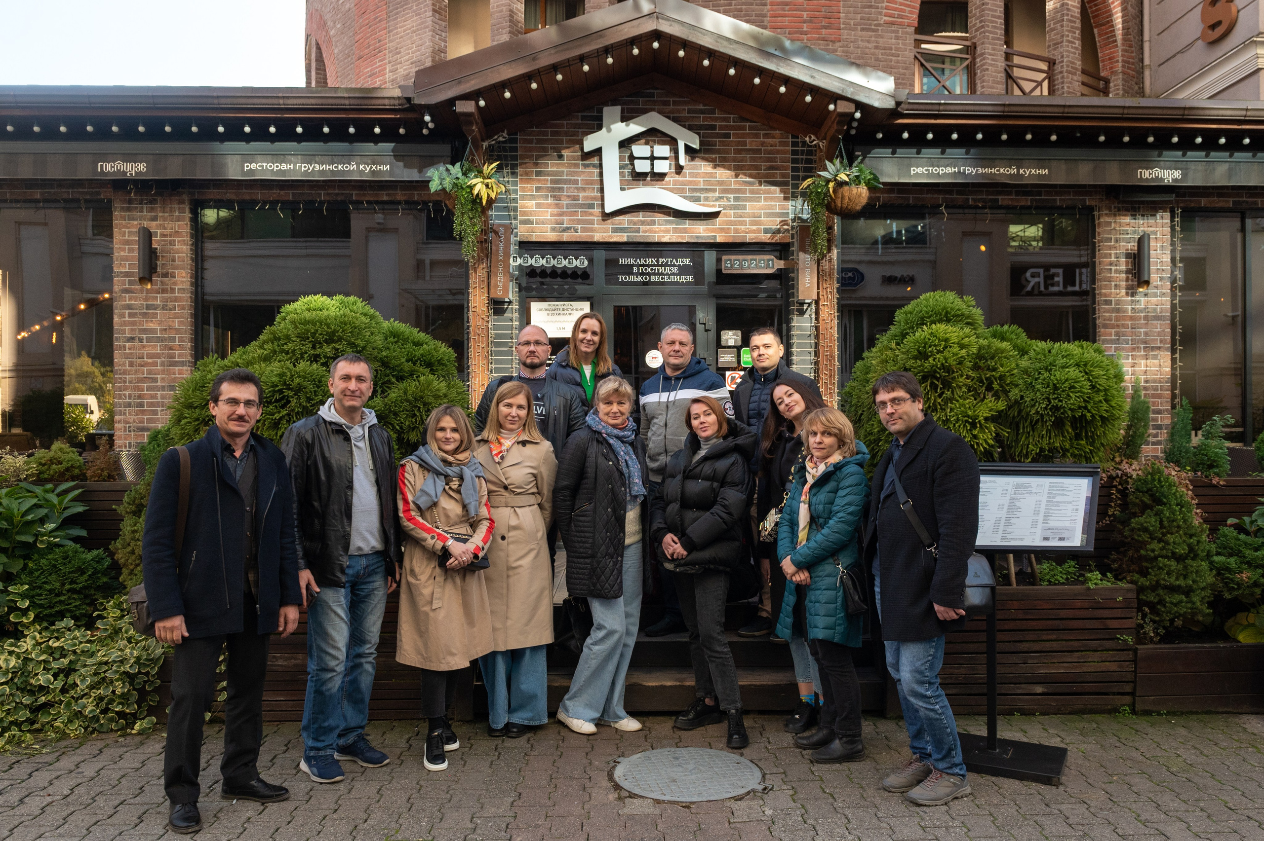 Mice мероприятие — прогулка на водопад Поликаря на курорте Красная Поляна. Репортажный фотограф в Красной Поляне и Сочи Павлюченко Екатерина