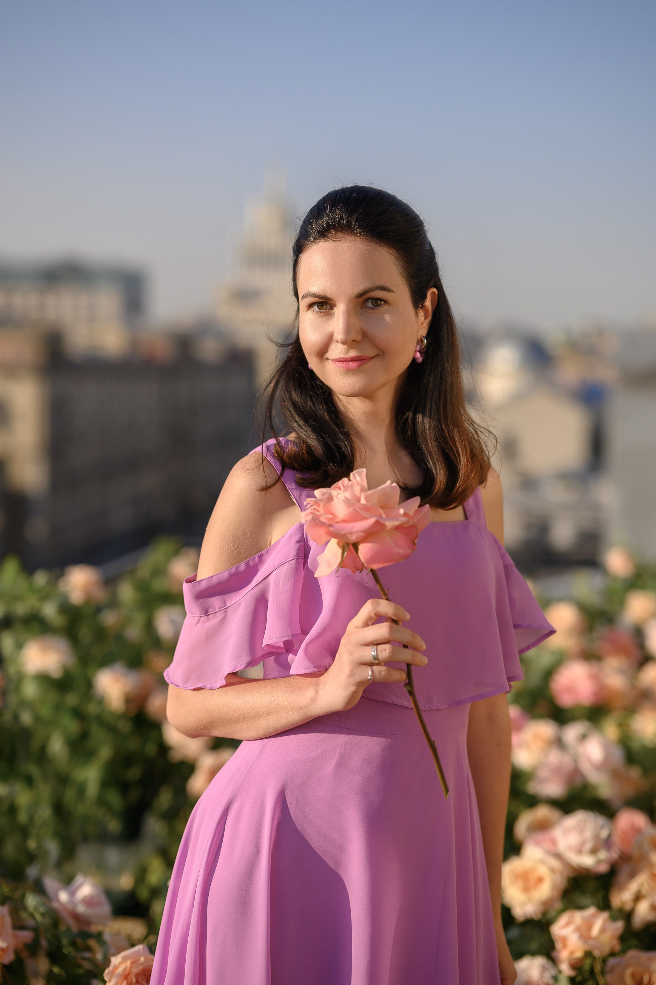 Екатерина. Съёмка на балконе с розами в центре Москвы. Semerlina.ru