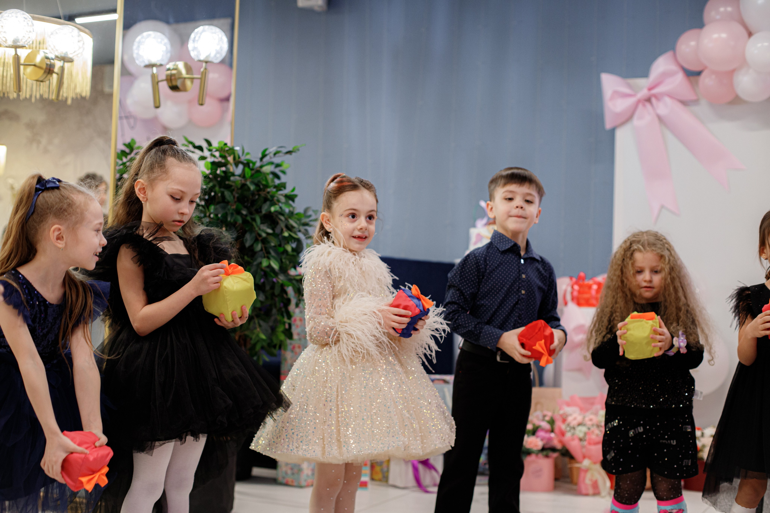 ASIA'S BIRTHDAY PARTY. Photokarish