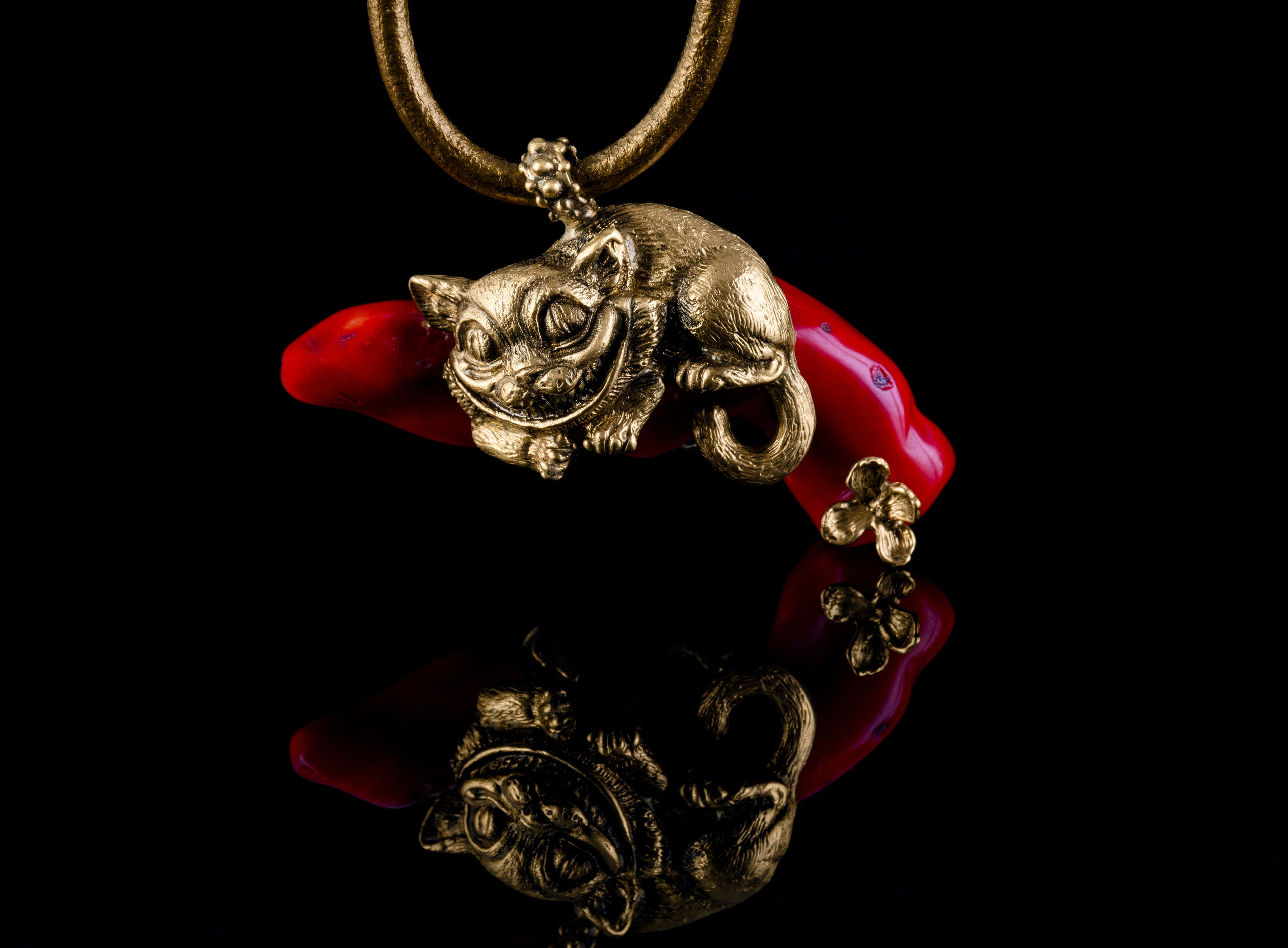 Чёрный фон. Предметный, рекламный, ювелирный фотограф в Москве