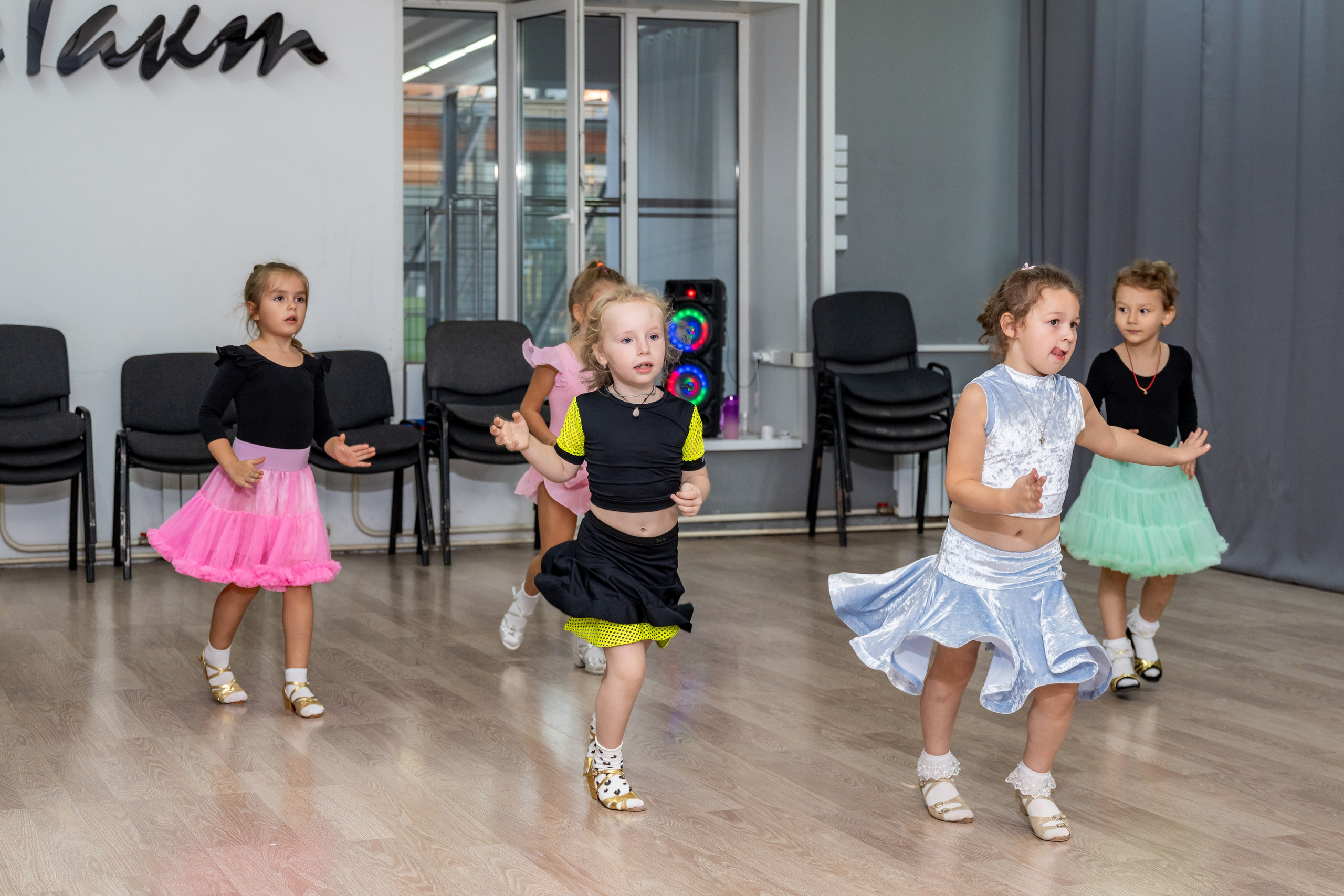 Группа 3-6 лет первый и второй год обучения. КонТакт — спортивные бальные танцы в Москве