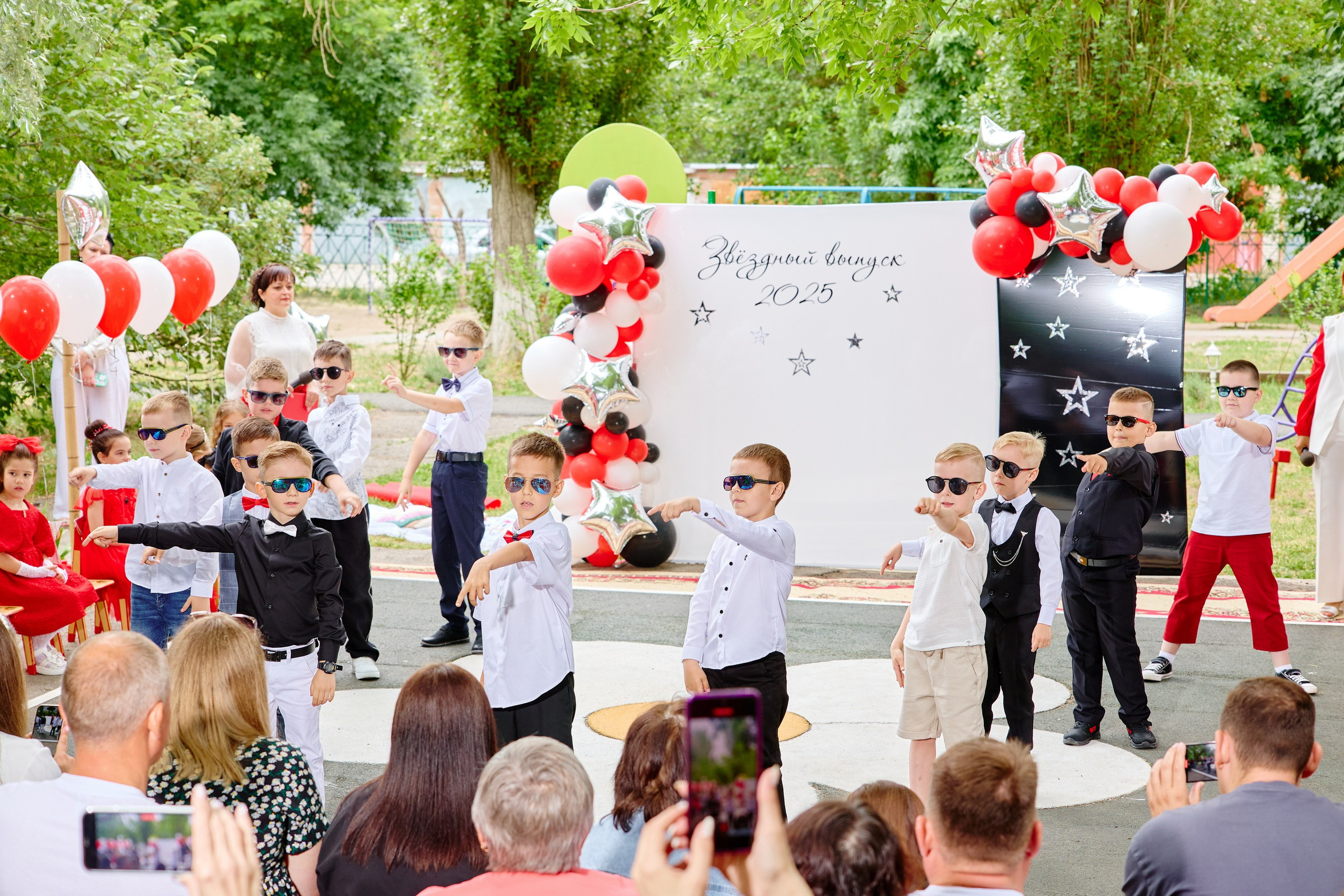 Выпускной 45 сад. Фотограф Выпускные альбомы Таганрог Сергей Коробченко