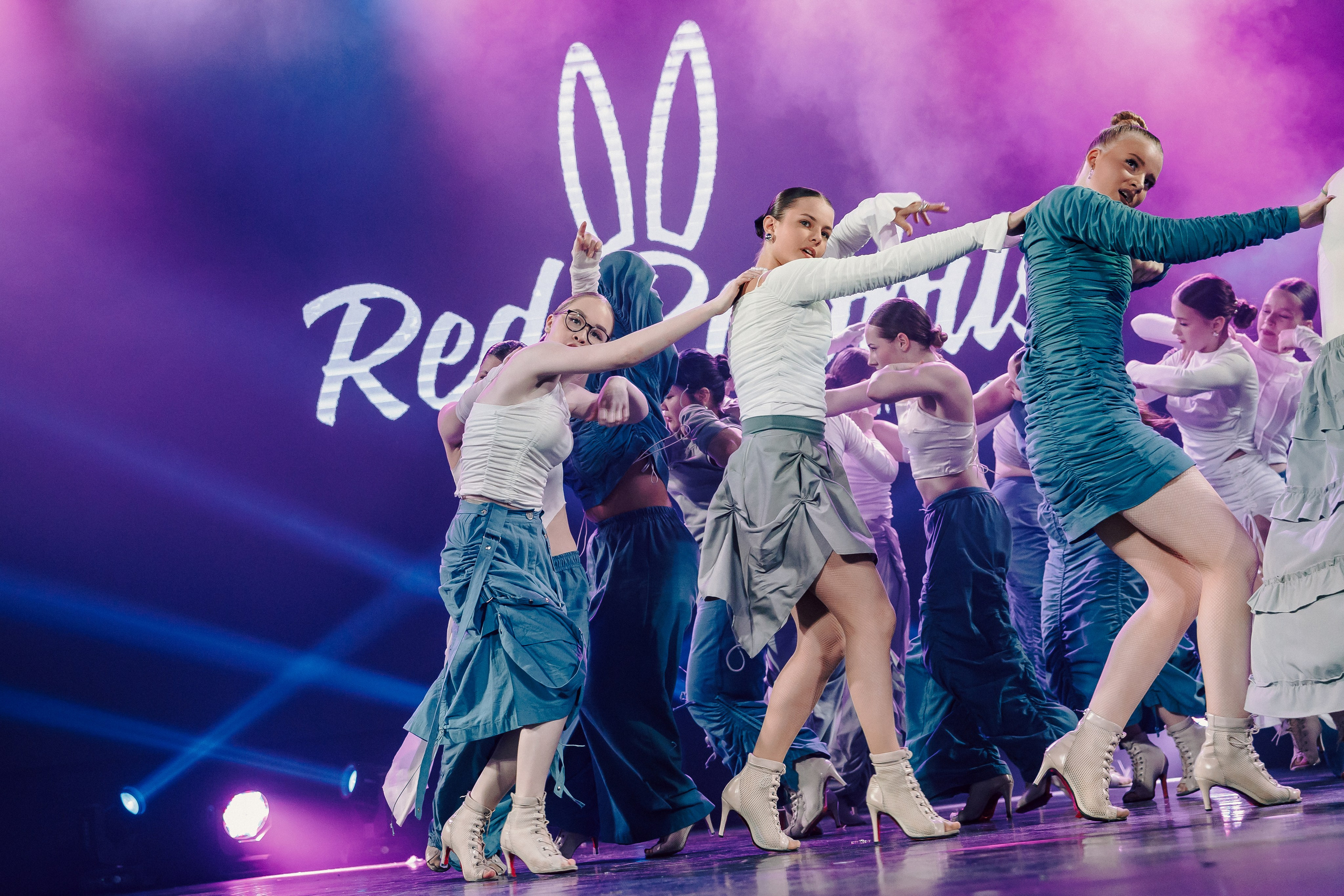 Отчётный концерт танцевальной школы «Red Rabbits» 2025. Лёшка Варзегов — фотограф