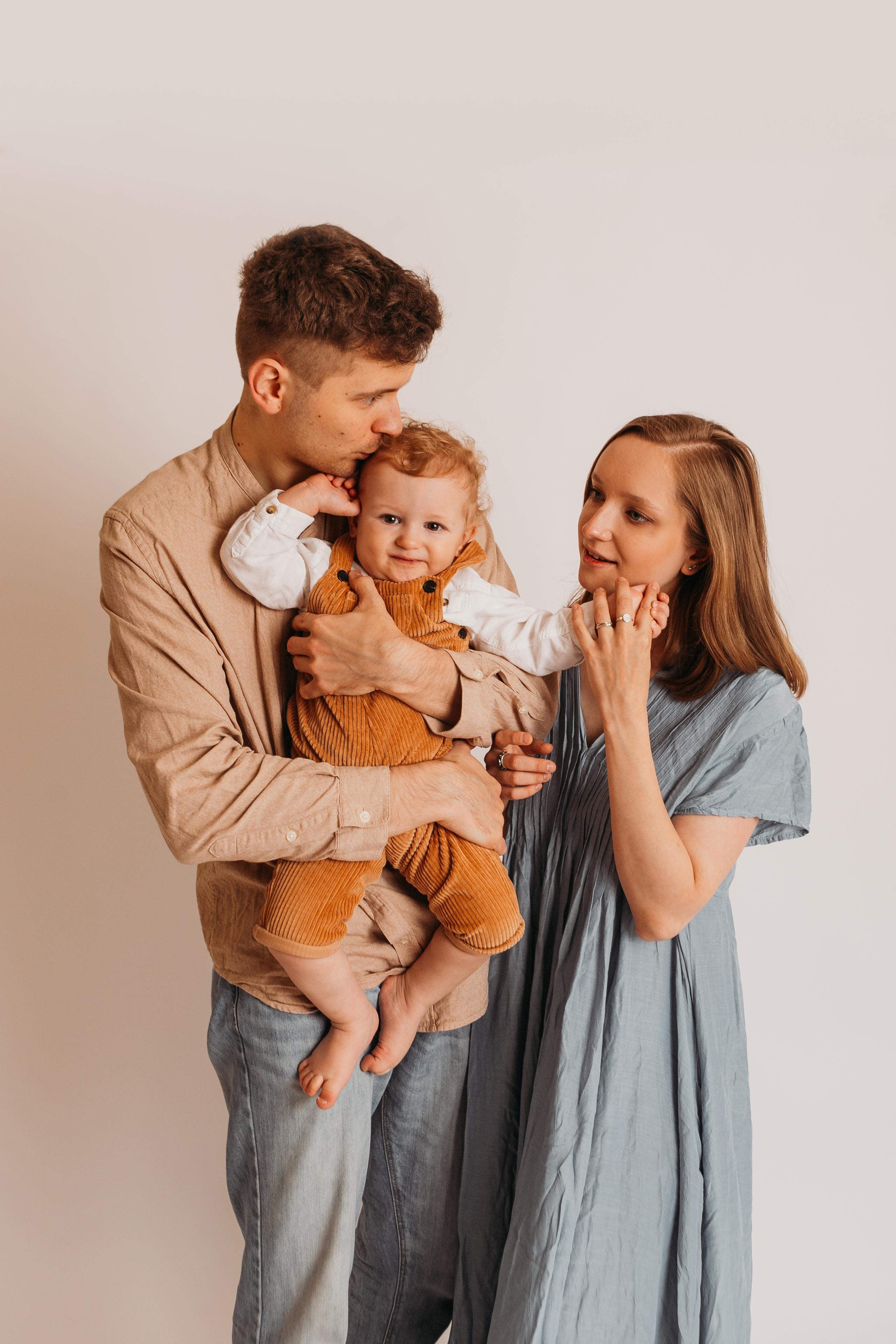 Семейная фотосессия в студии. Ирина Крохалева. Семейный фотограф в Екатеринбурге