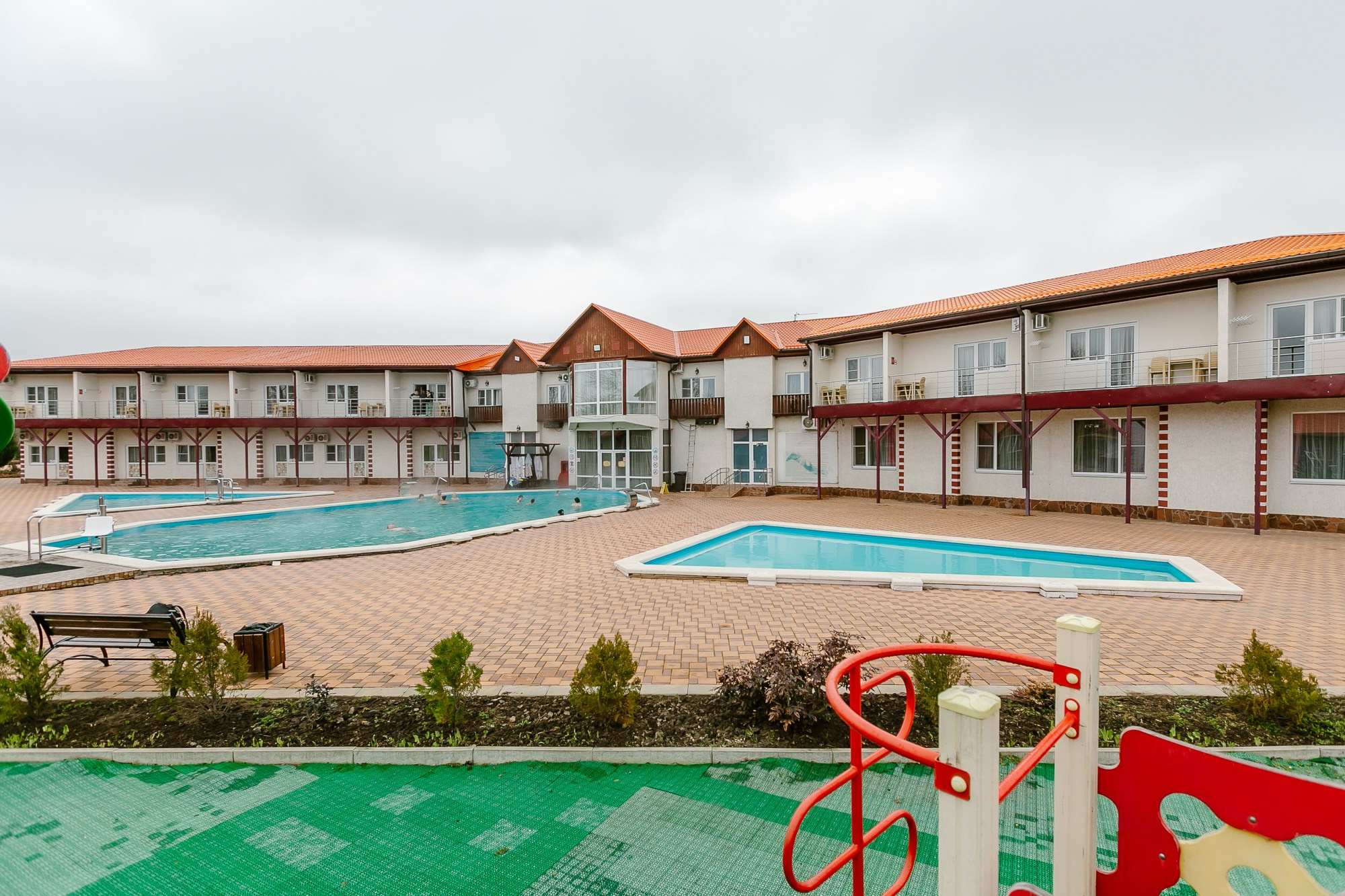 Фотографии территории термального источника март 2024 год