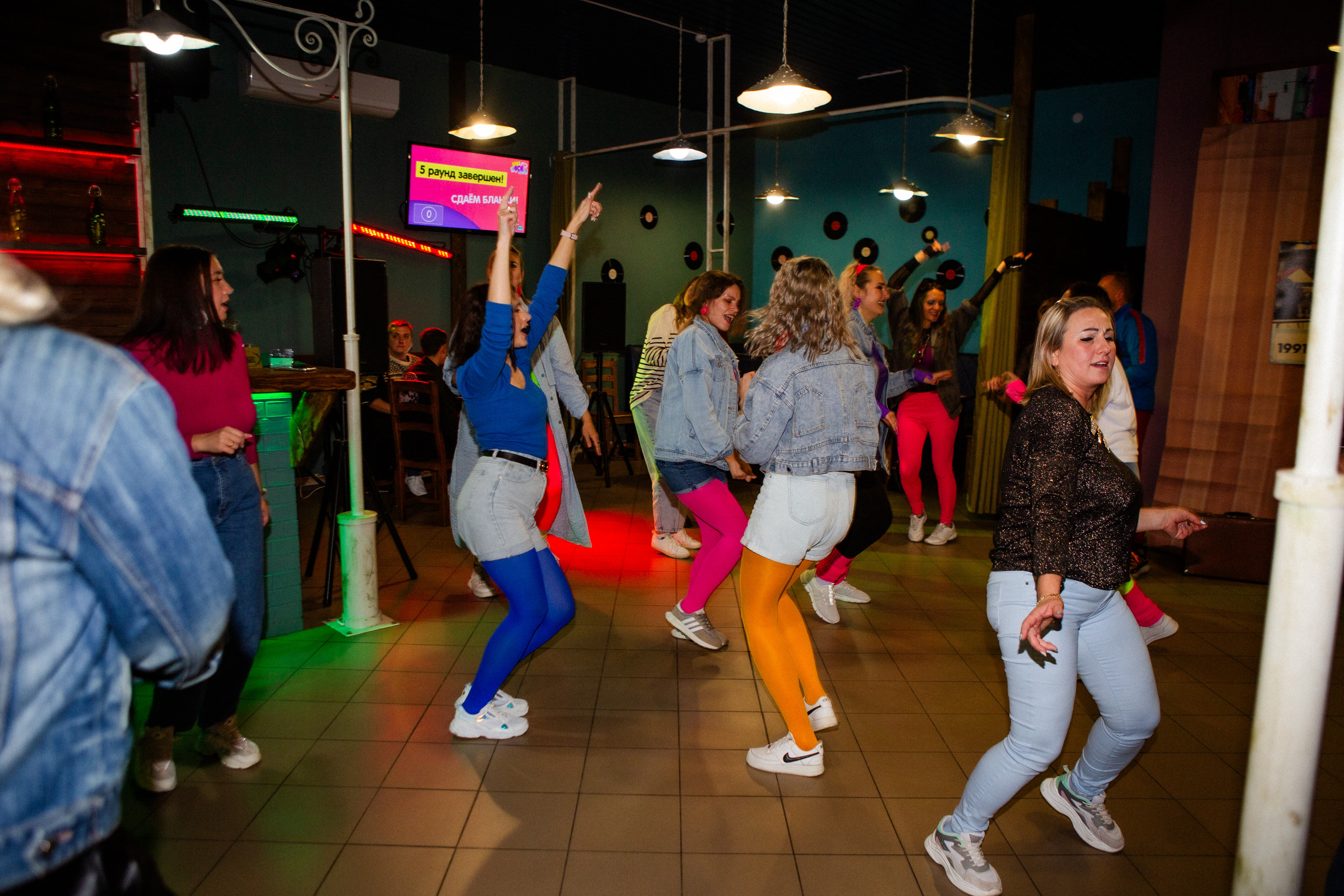 КВИЗ ВЕЧЕРИНКА в стиле 90-х. Профессиональный фотограф в Мценске и Орловской области