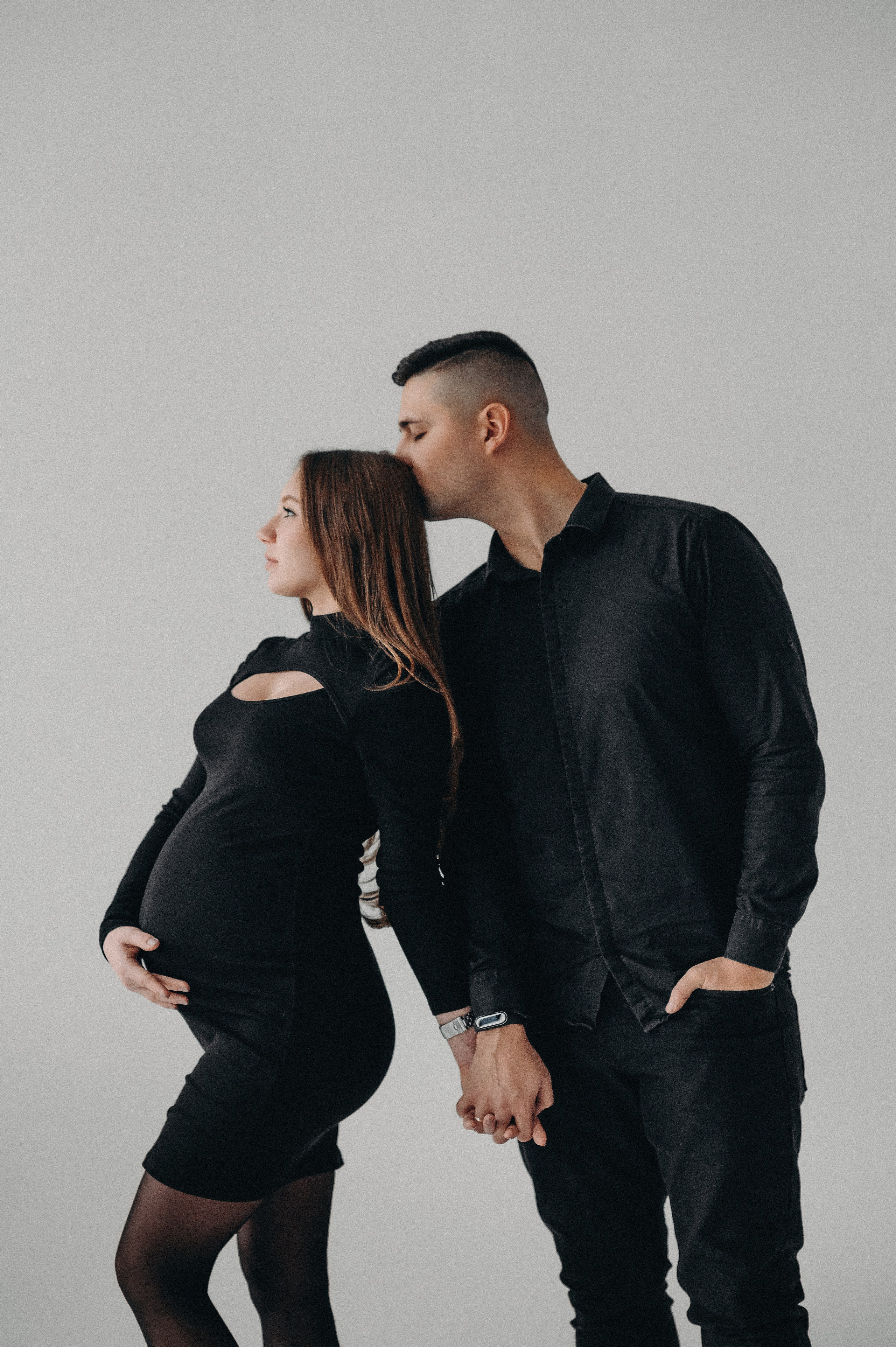 Съемка беременности в студии. Главная