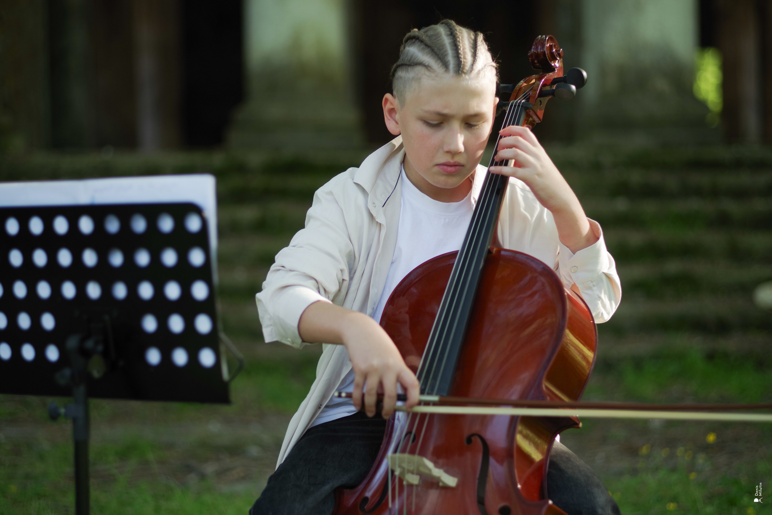Виолончелист. Портретный фотограф Денис Милютин