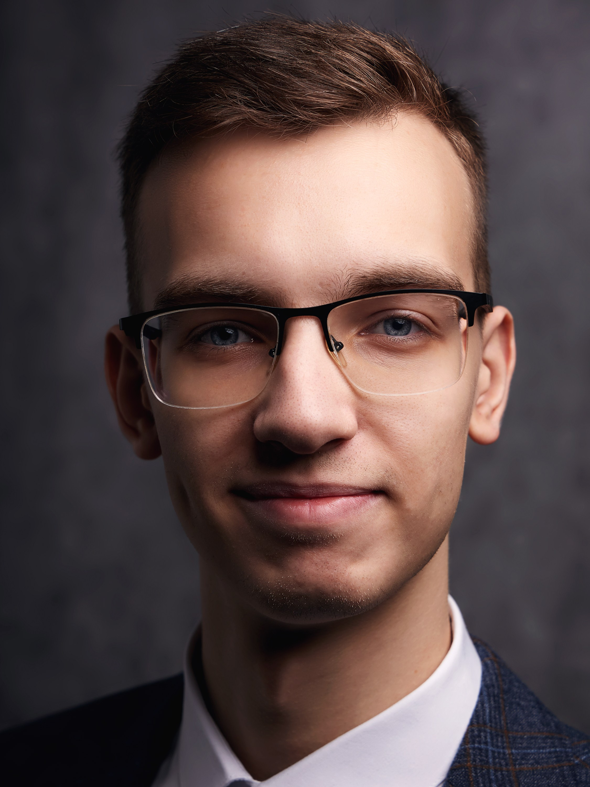 Сделать фото в деловом стиле Зеленограде, бизнес портрет, деловой портрет, фото для резюме. Фото на документы в Зеленограде. Фото на паспорт. Портретная фотостудия ЛукБук. Деловой портрет. Семейный портрет. Предметная фотосъемка