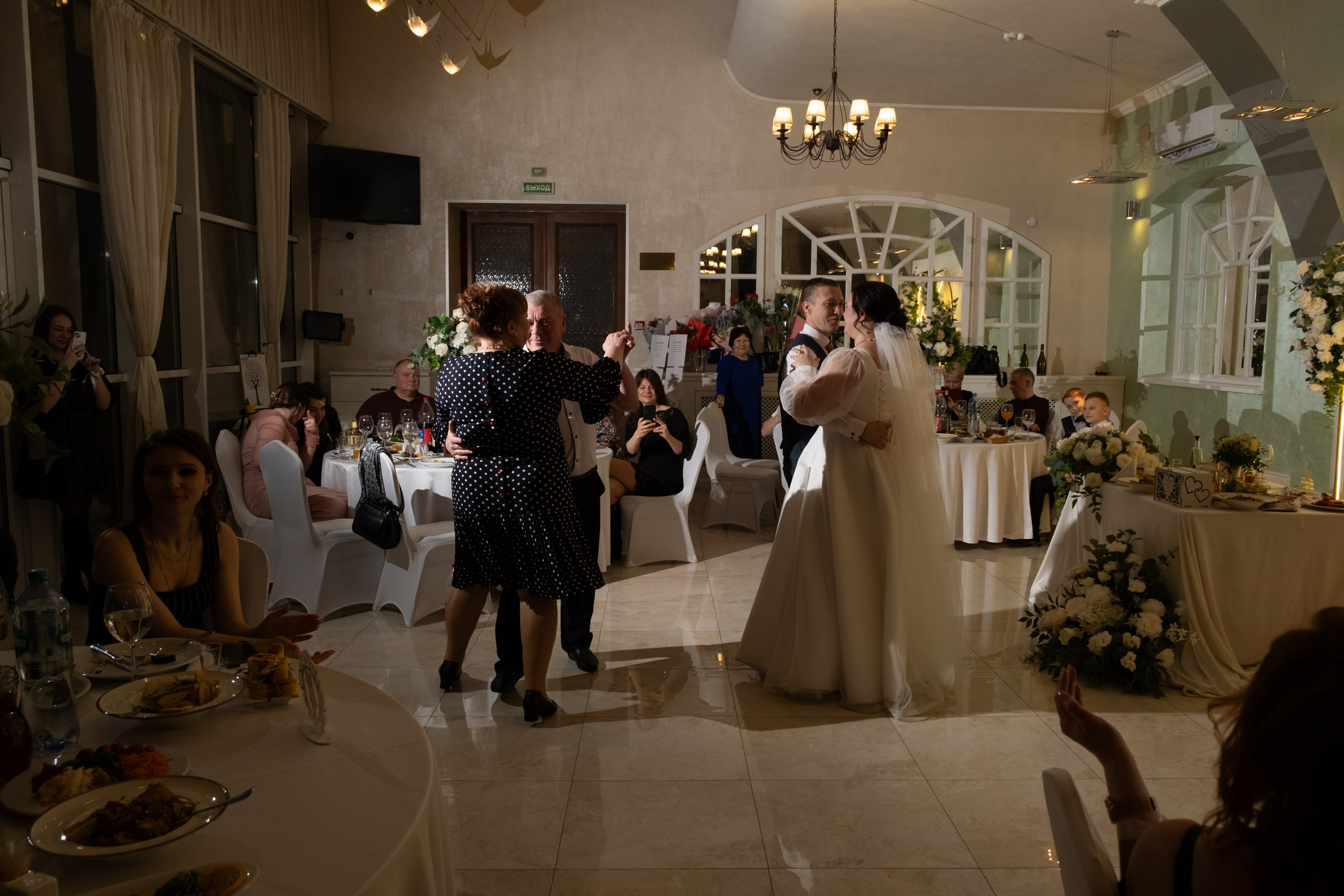 Гостиница Севастополь. Свадебная фотосессия Новый Херсонес. Профессиональная фотосъемка в Крыму. Натуральные эмоции и живые кадры. Забронируйте дату прямо сейчас!