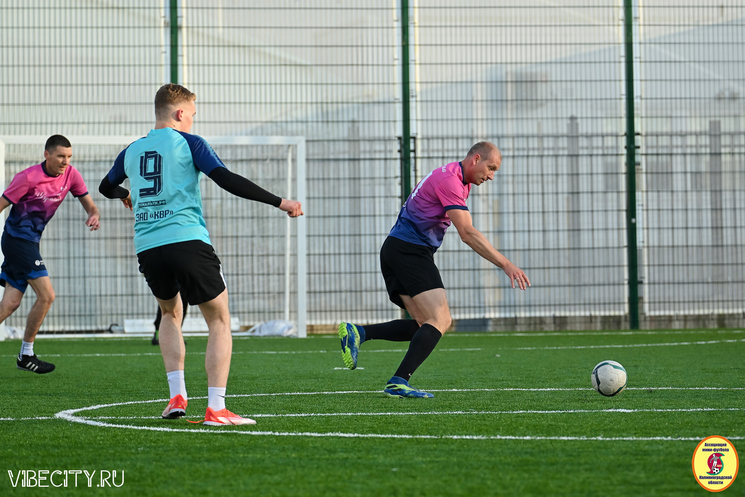 ИГРЫ МИНИ-ФУТБОЛЬНОЙ И КОРПОРАТИВНОЙ ЛИГИ. VIBECITY.RU Вайб Сити Ру Фоторепортажи Фотоотчеты Калининград