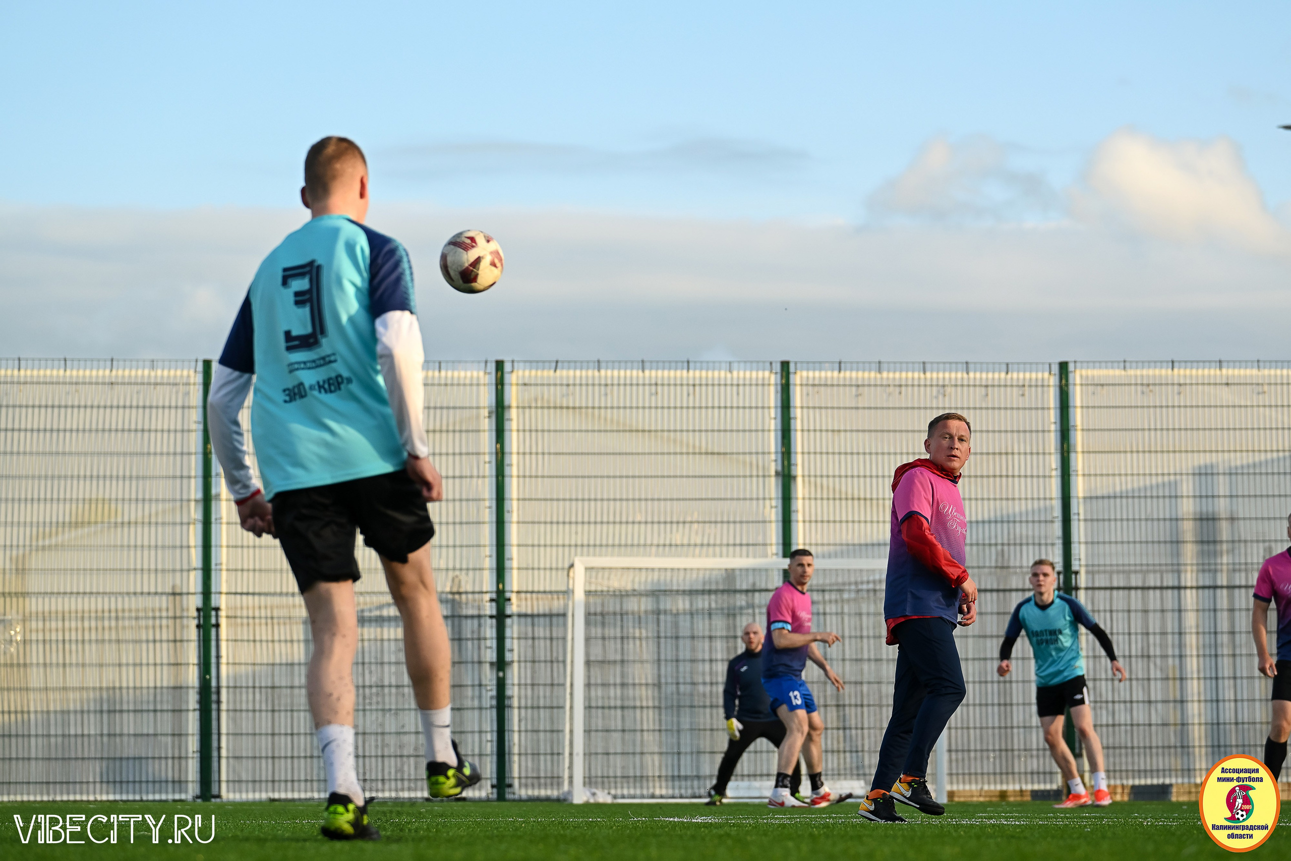 ИГРЫ МИНИ-ФУТБОЛЬНОЙ И КОРПОРАТИВНОЙ ЛИГИ. VIBECITY.RU Вайб Сити Ру Фоторепортажи Фотоотчеты Калининград